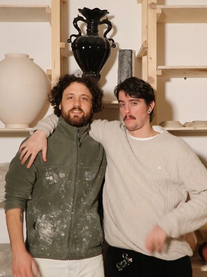 Ieri &egrave; venuto a trovarmi il mio carissimo amica Jacopo, che da qualche tempo abita in Svezia ❄️ 

Non entrava in studio da due anni, forse di pi&ugrave;. All&rsquo;inizio, quando avevo ancora forse solo uno o due torni e pochi mobili, mi aveva