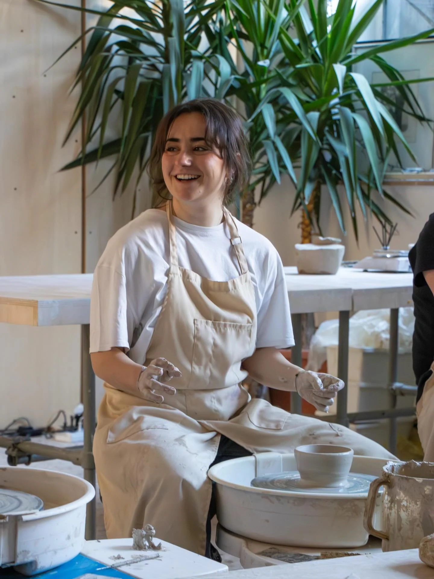 🥰 Tantissimi sorrisoni al workshop di tornio di questa mattina! 
&Egrave; stupendo quando entrano in studio sei estranei, che due ore dopo ridono e scherzano come nuovi amici ✨

Sar&agrave; il sole fuori dalle finestre, gli uccellini che cantano e a