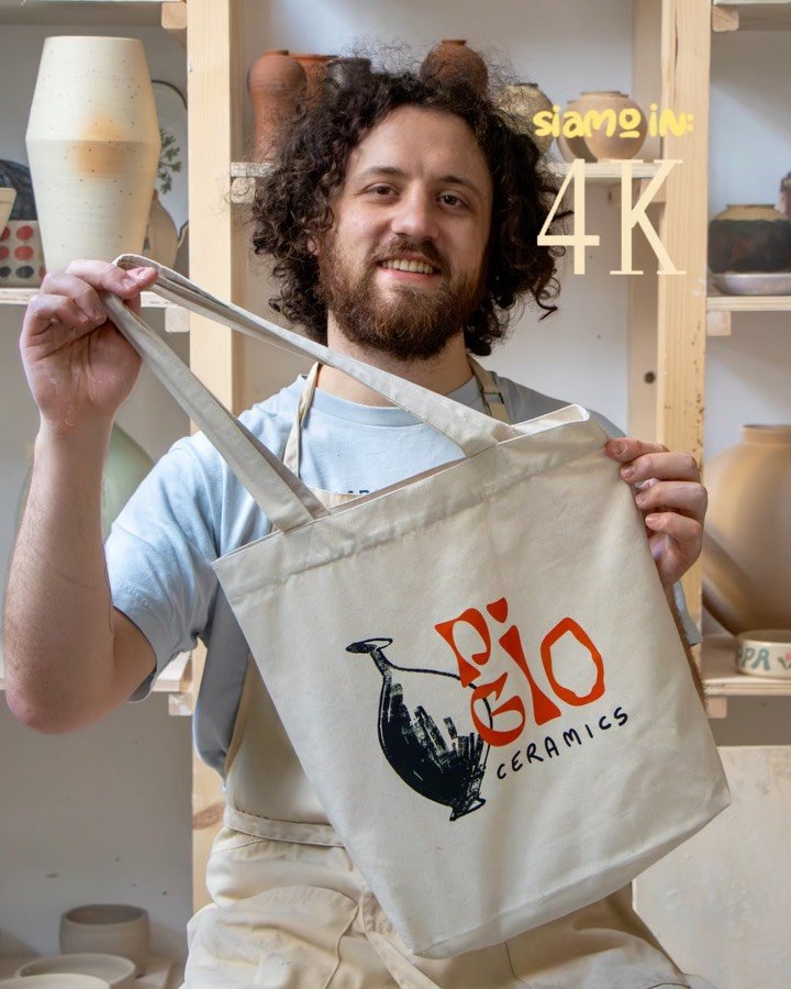 🎉Nuovo traguardo raggiunto: siamo in 4000!

E questa grande community di ceramisti mi sembra doveroso celebrarla e rendere grazie ad ognuno di voi 💕

Per questo abbiamo deciso di organizzare un Giveaway e il premio sar&agrave; davvero speciale 😍
C