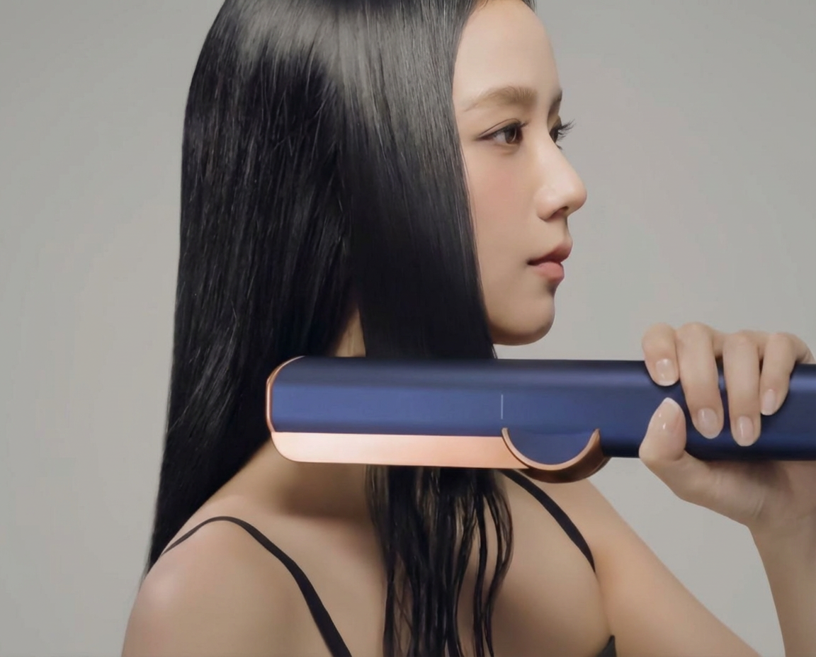 Jisoo Side View Using Airstrait 2.png