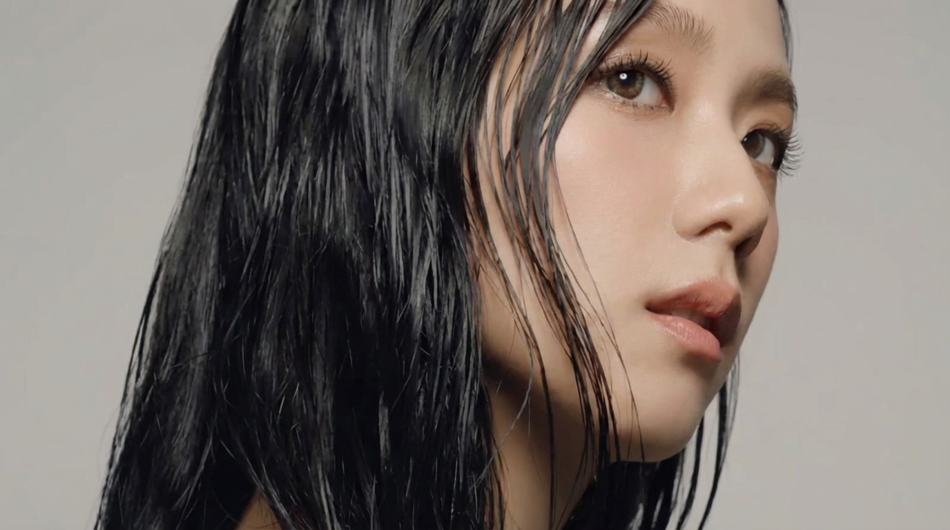 Jisoo Wet Hair.png