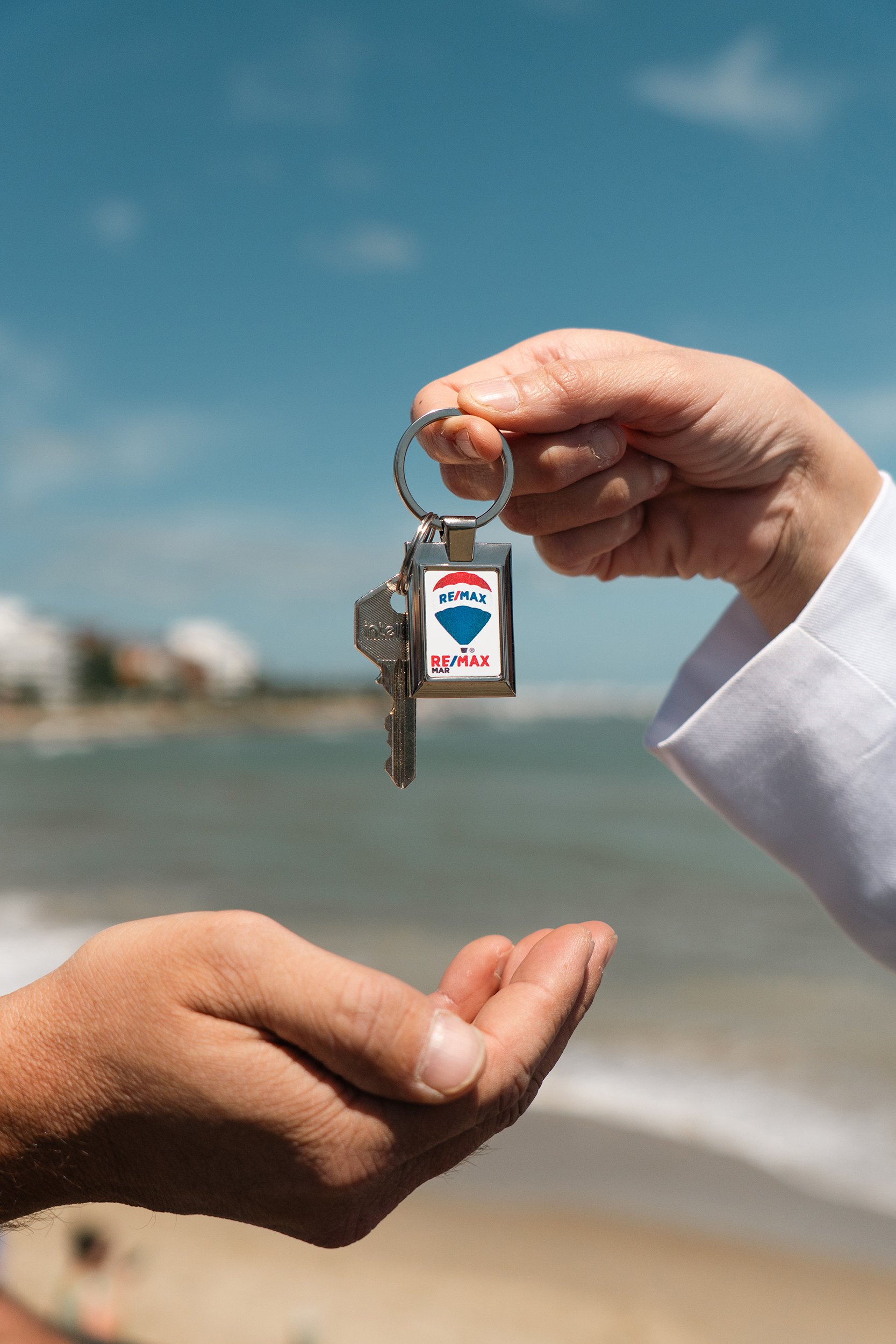 REMAX MAR (fotos) (Redessociales)