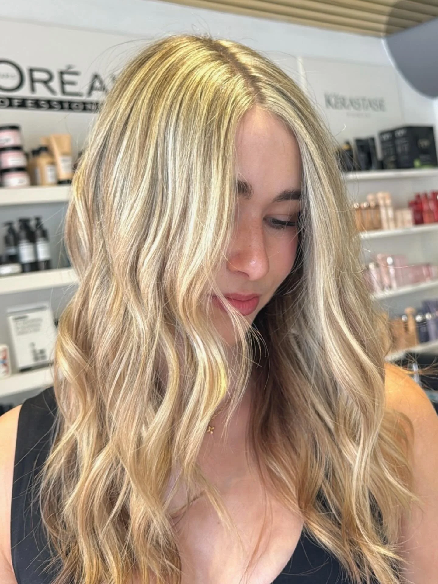 Soft honey blonde, maintained at home with @kerastase_official