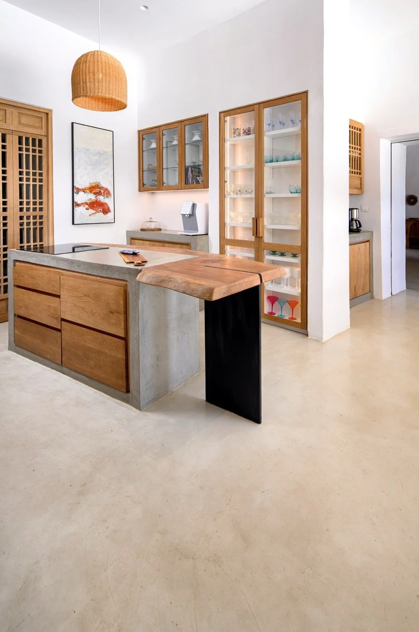 Sable et Mer Villa Project by Cemtech - Béton Ciré Flooring - Kitchen