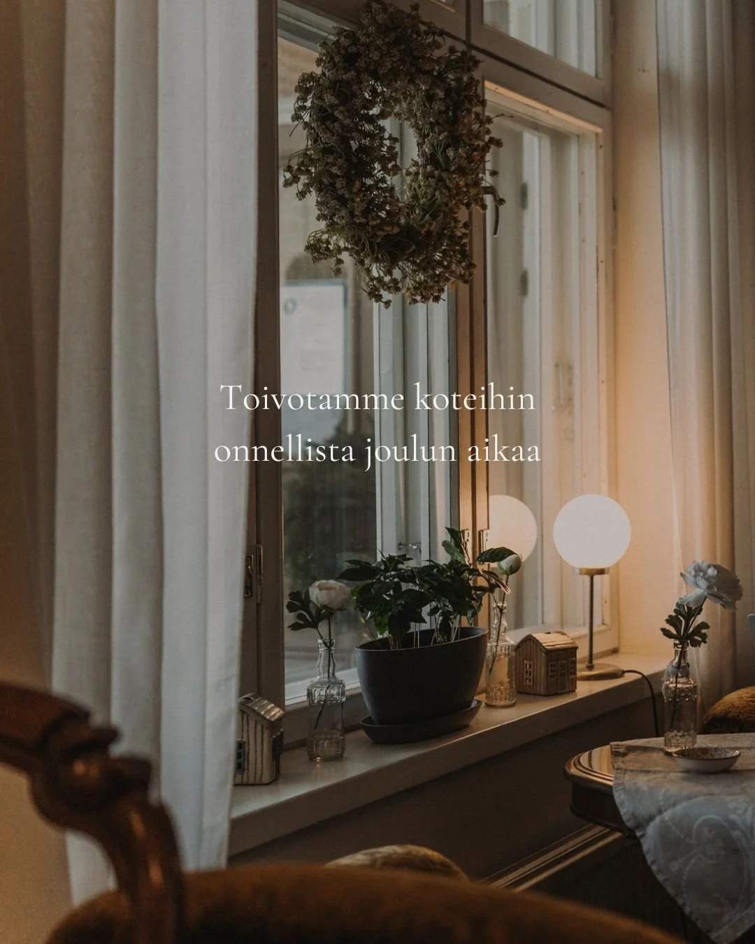 Toivotamme teille kaikille onnellista ja rauhaisaa joulun aikaa. Unohdetaan hetkeksi ty&ouml; ja ollaan vaan - nautitaan joulusta.

Hyv&auml;&auml; joulua toivottaa Miia, Marjut, Anne ja Anni