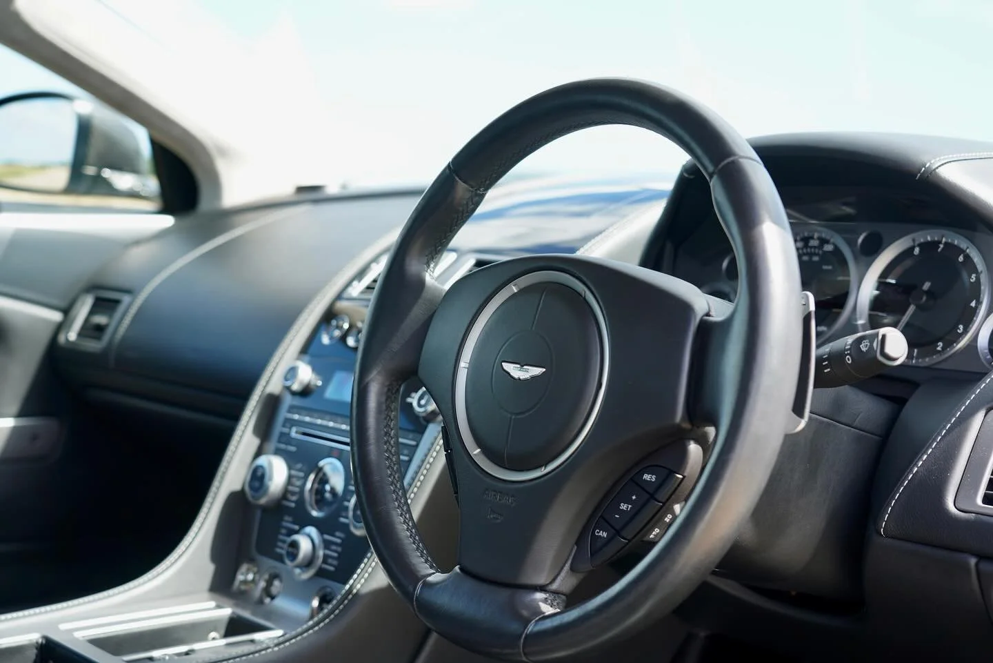 A luxury and sporty package - this DB9 comes with some smart features:

- Leather sports steering wheel.
- 20-inch ten-spoke alloy satin black painted wheels with diamond-turned finish.
- Front splitter, rear diffuser and exterior mirrors in Carbon-F