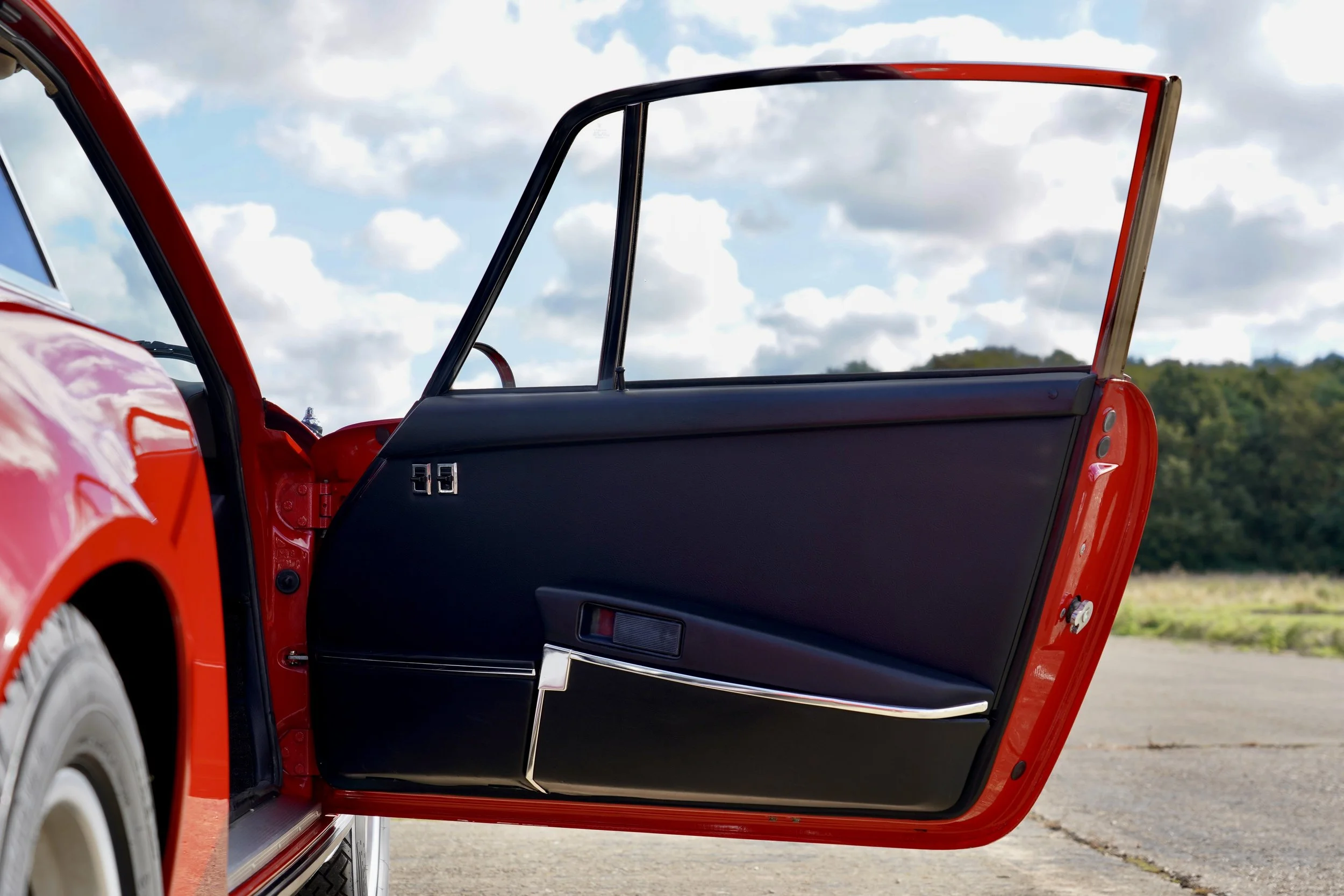 13. 2.7 RS - Driver's door .JPG