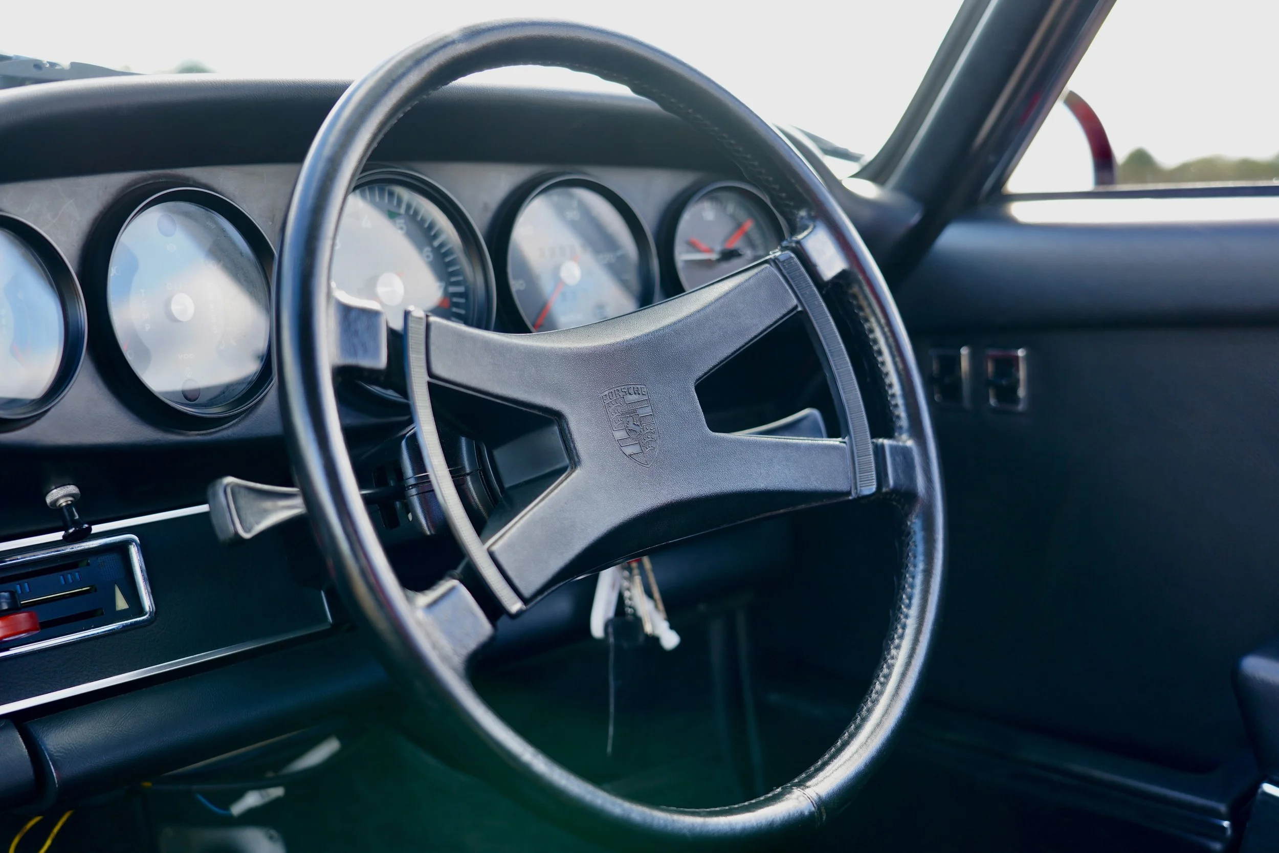 17. 2.7 RS - Steering wheel.JPG