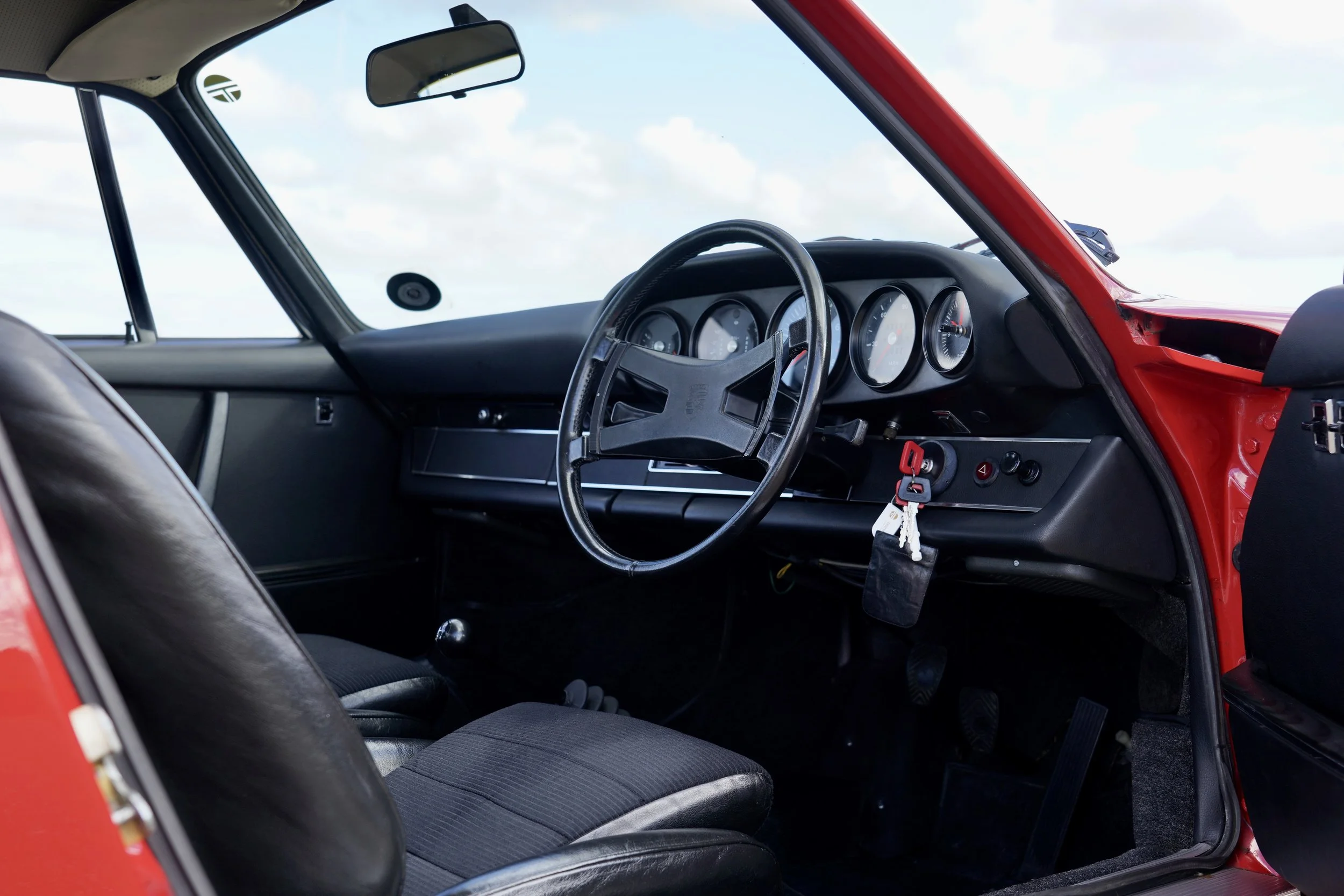 15. 2.7 RS - Interior 1.JPG