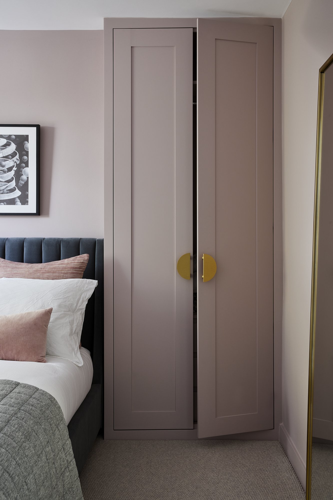 Bhavin-Taylor-Design---Oval-Apartment-Guest-Bedroom-2.jpg