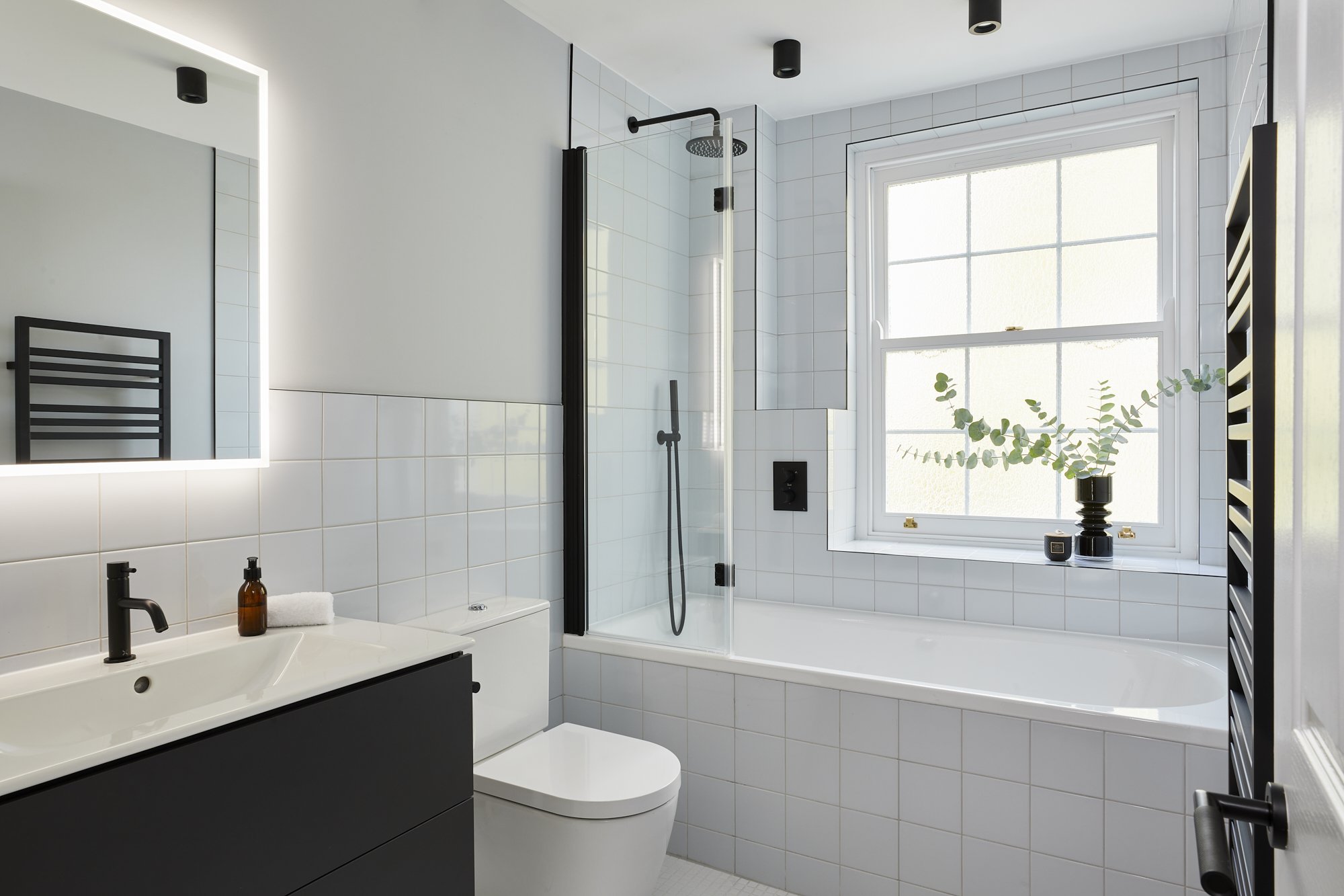 Bhavin-Taylor-Design---Oval-Apartment-Bathroom-1.jpg