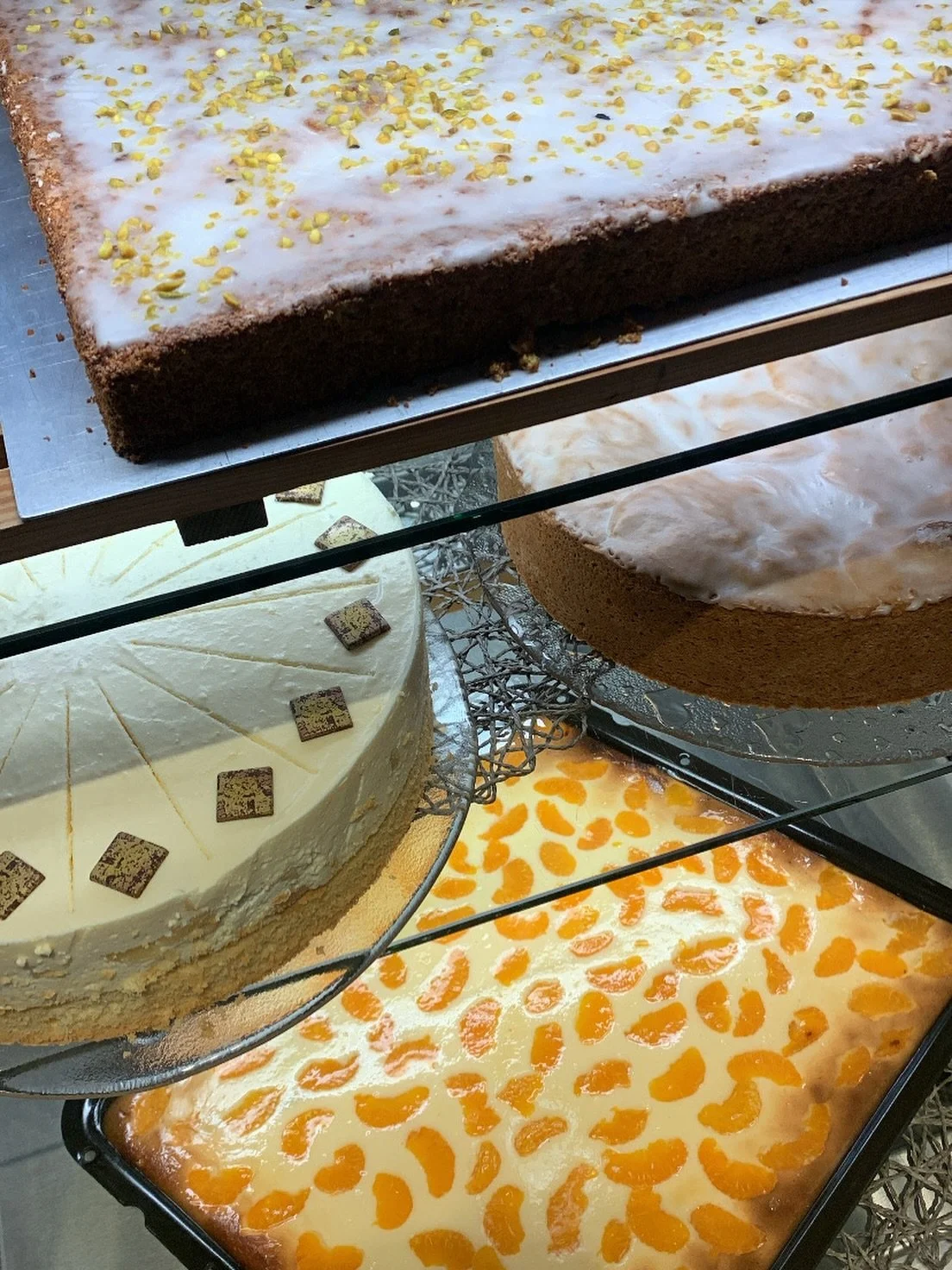 Kuchen ❤️

&bull; K&auml;se Sahne Torte mit Ananas
&bull; gedeckter Apfelkuchen 
&bull; Quark Mandarinen Kuchen 
&bull; M&ouml;hre Nuss Kuchen - Glutenfrei 

#kuchen #hausgebacken #lecker #torte #glutenfrei #genuss #caf&eacute; #genussreichseligensta