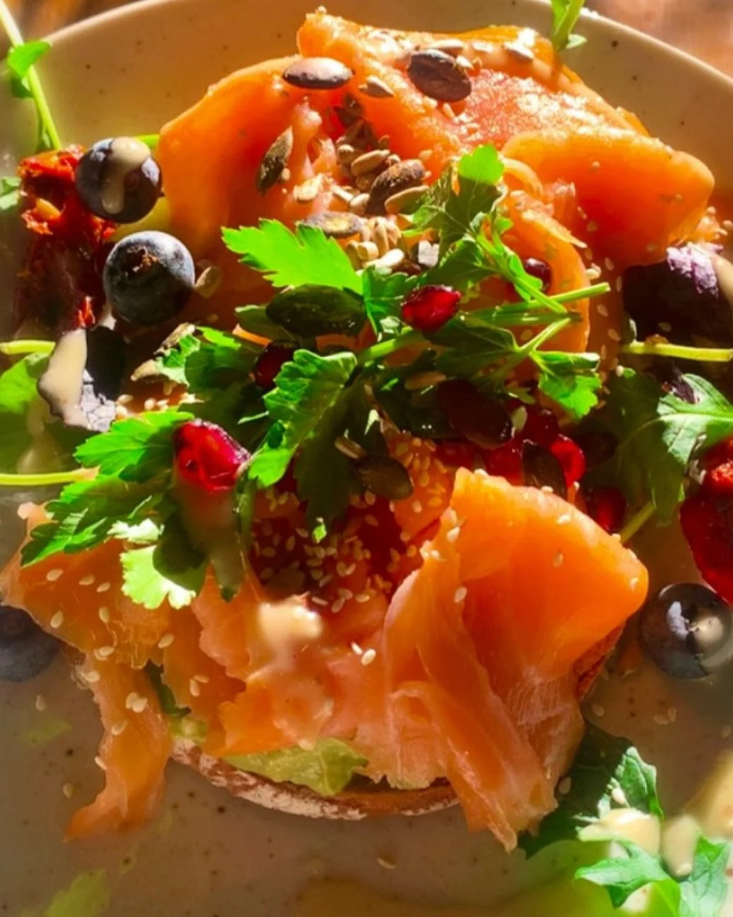 Lachsstulle ❤️

#lachs #stulle #evergreens #genuss #salmon #lovers #fisch #genussreichseligenstadt #seligenstadt