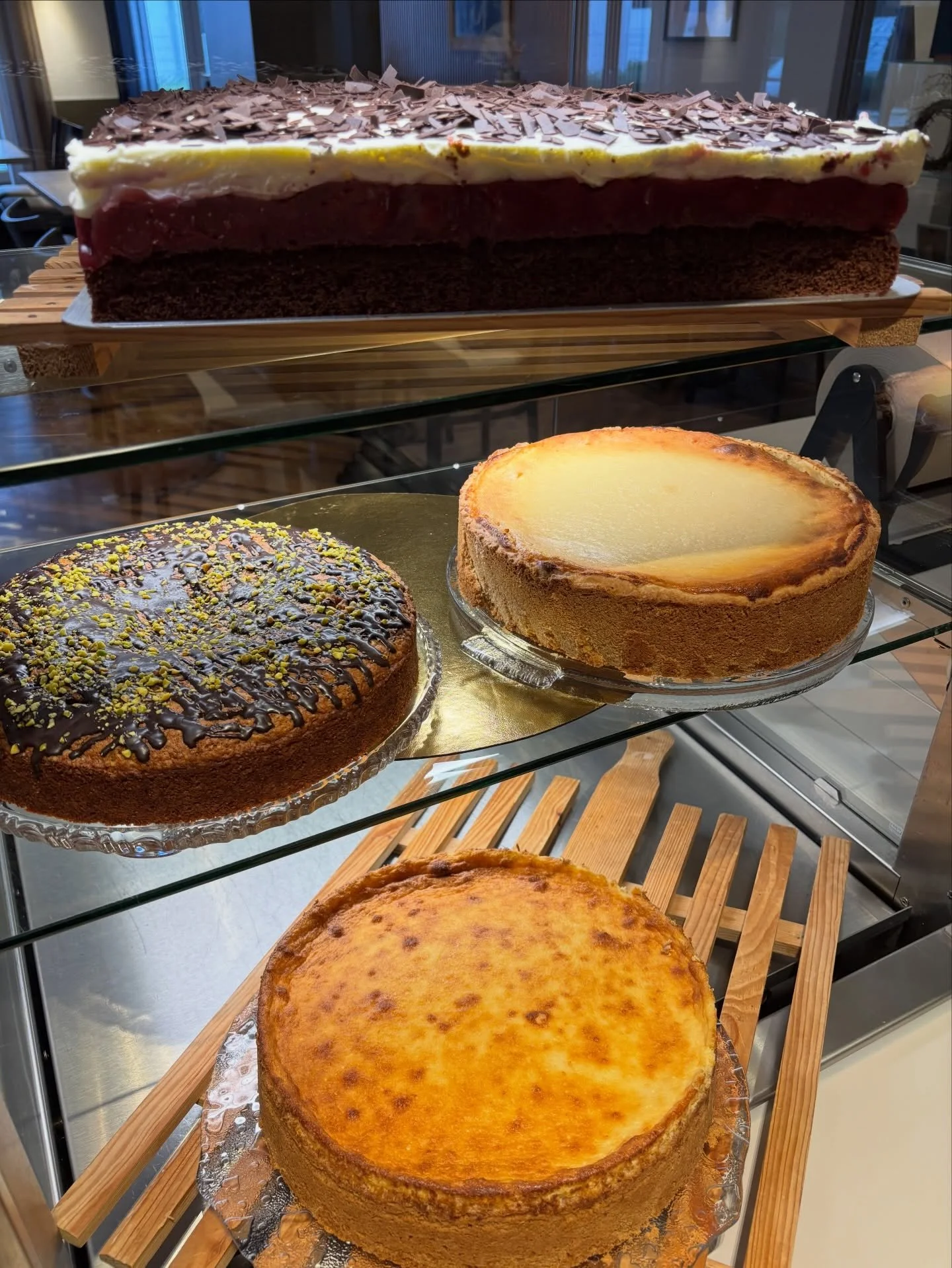 Kuchenliebe ❤️

K&auml;sekuchen
Mohn - Schmand Kuchen
Karotten - Nuss Kuchen
Schwarzw&auml;lder Schnitte - Glutenfrei 

#kuchen #hausgebacken #caf&eacute; #genussreich #seligenstadt