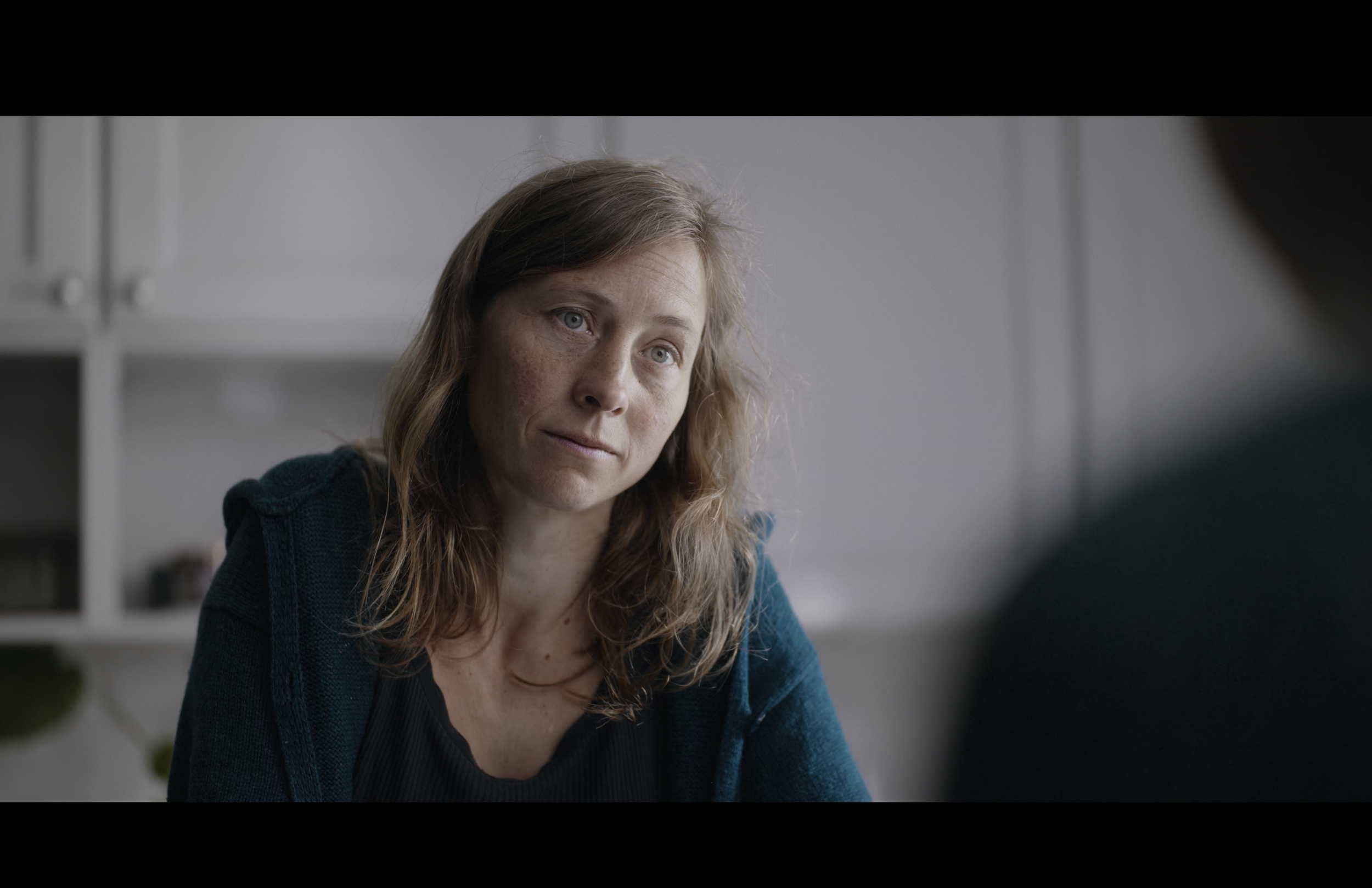 Thea Borring Lande i Temabursdag av Bettina Tykesson Landsverk. Fagfilmforlaget 2025