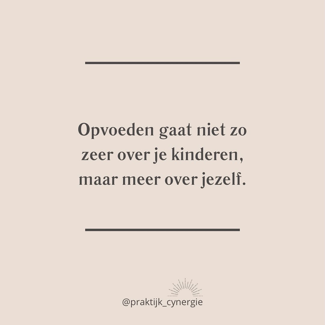 Opvoeden gaat niet zo zeer over onze kinderen, maar vooral over onszelf. Het is een diepgaand proces van zelfreflectie en groei. Als ouders worden we geconfronteerd met onze eigen overtuigingen, patronen en de lessen die we uit onze eigen kindertijd 
