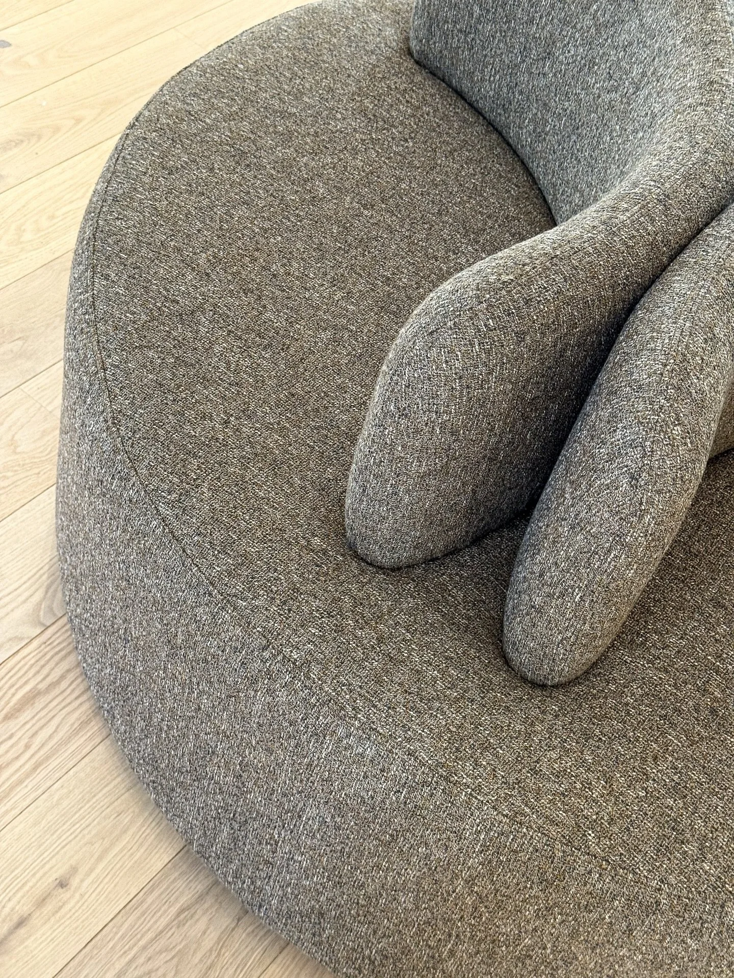 Entrance ottoman, designed for everyday moments &mdash; sit, pause, and go. 🤍