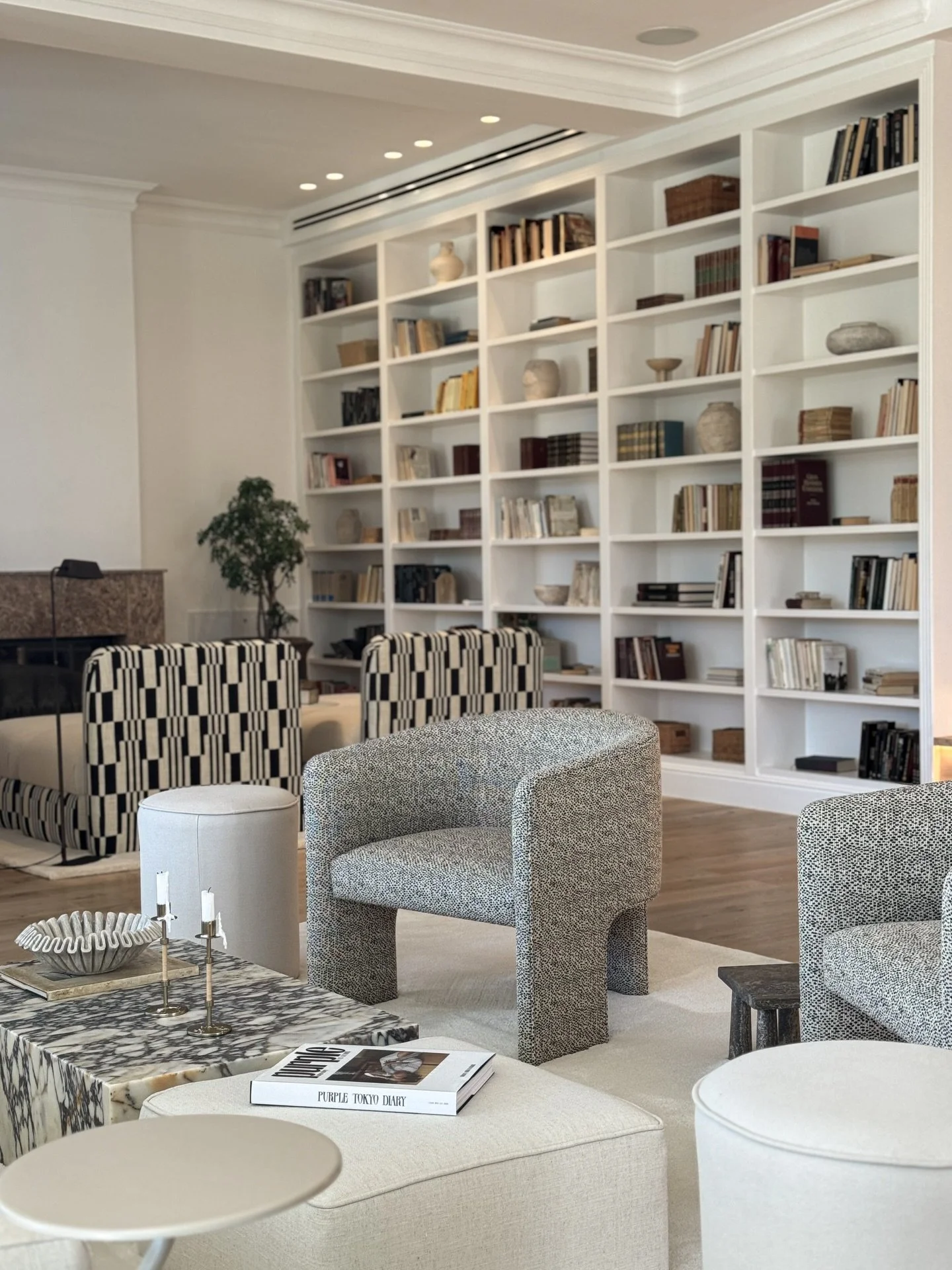 A room made for quiet mornings and long evenings. 🤍