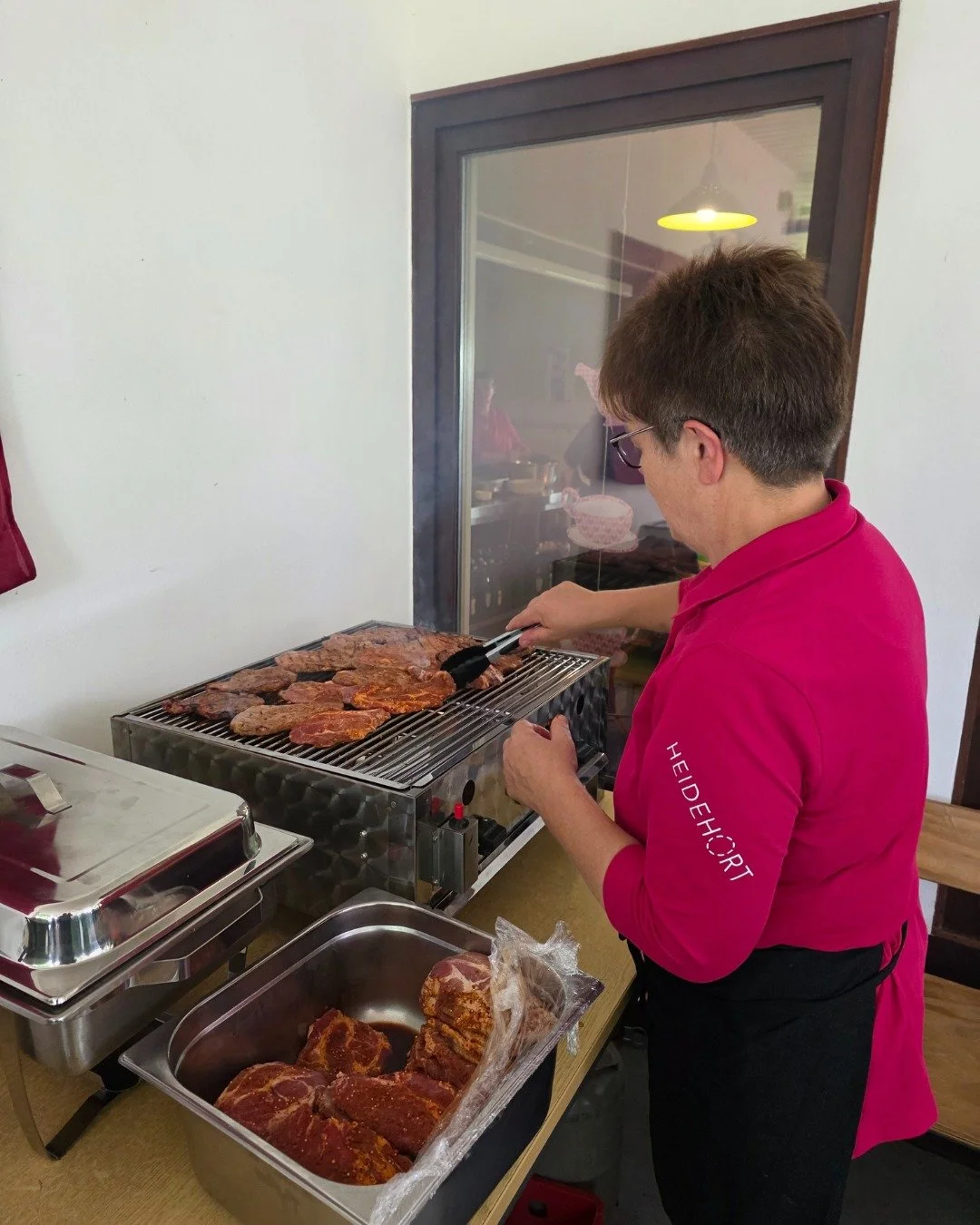 Grillbuffet im Heidehort 🔥
Letzte Woche fand das kulinarisches Highlight unseres Sommerurlaubs statt. Die Küchenfeen haben ein amerikanisches BBQ veranstaltet und jede Menge leckere Sachen auf den Tisch gezaubert. Neben einer Maissuppe mit Popc