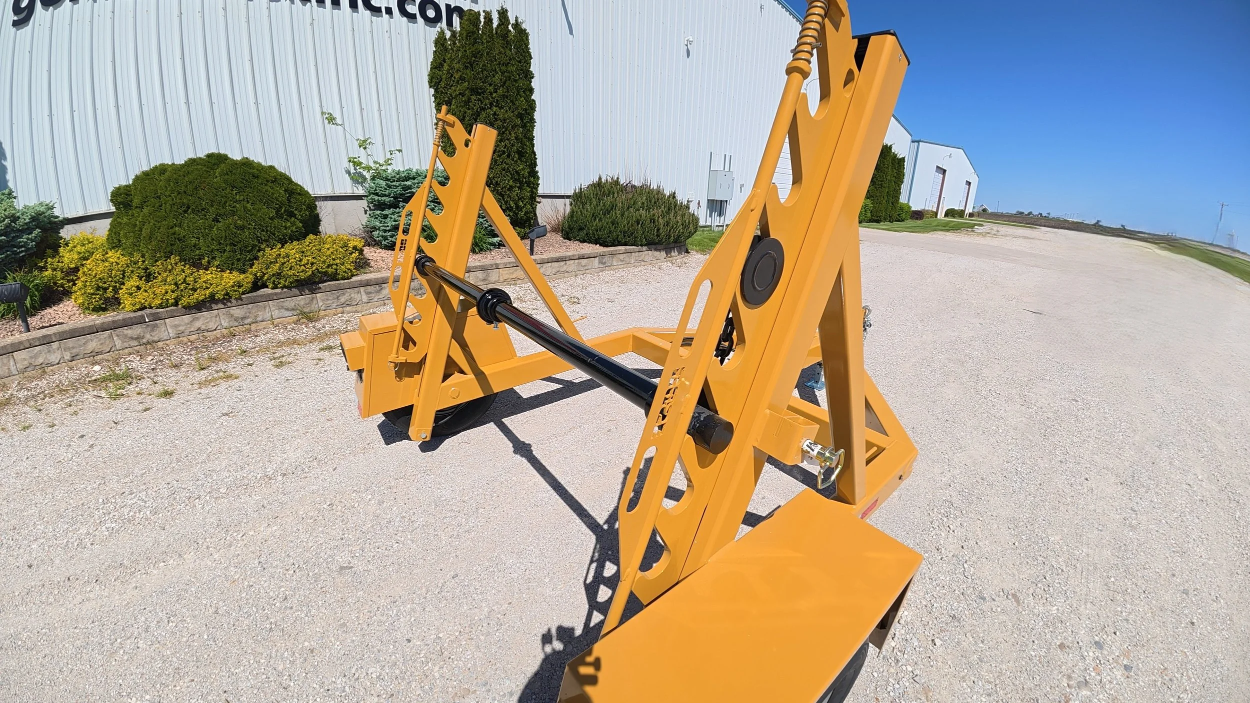Single Reel Self Loading 7,000 lb. Axle Rated Trailer. From small fiber spools to large-diameter HDPE, PVC conduit, innerduct, and heavy electrical cable. Spring loaded bar retainer view.