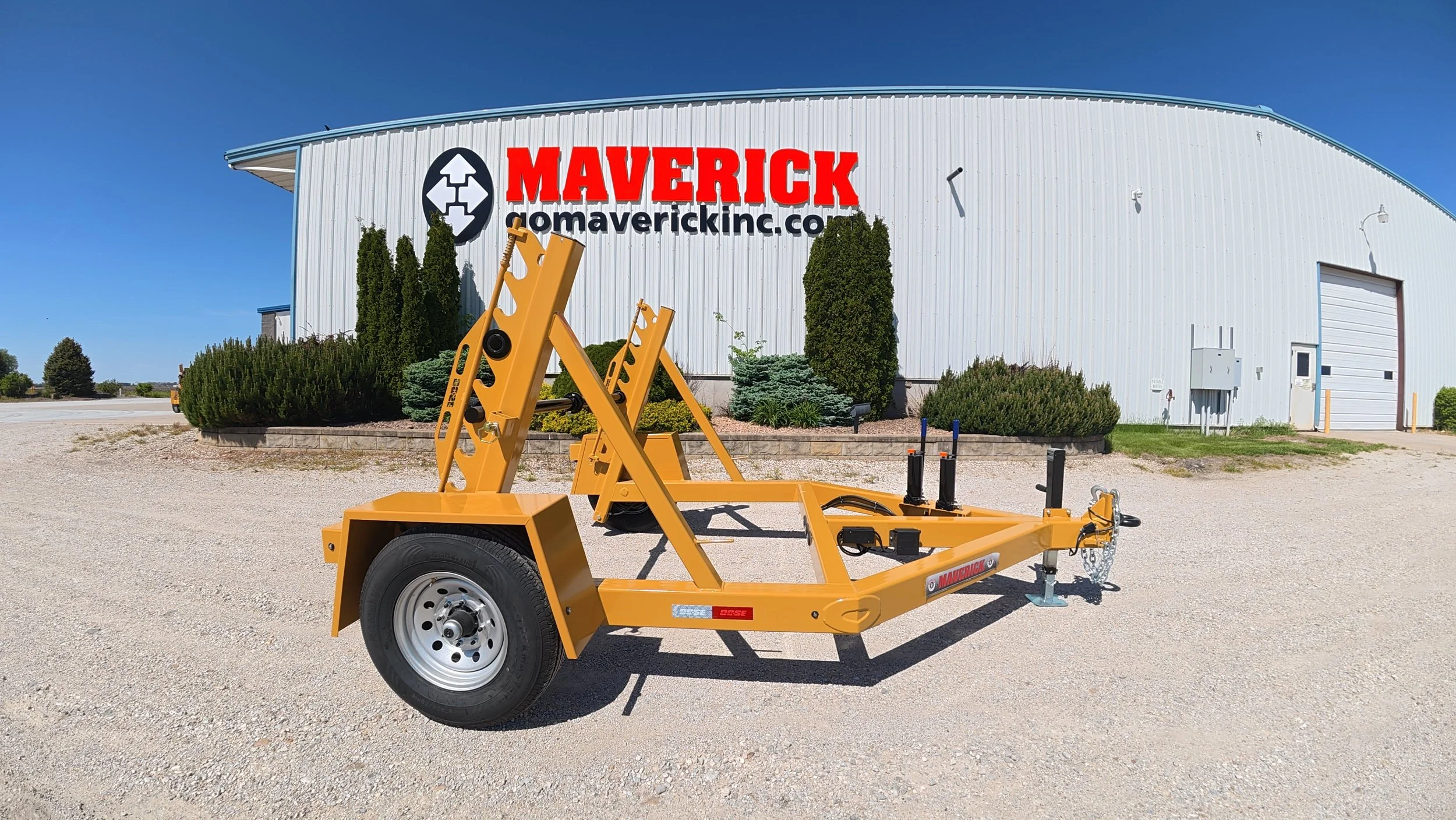Single Reel Self Loading 7,000 lb. Axle Rated Trailer. From small fiber spools to large-diameter HDPE, PVC conduit, innerduct, and heavy electrical cable. Side View.