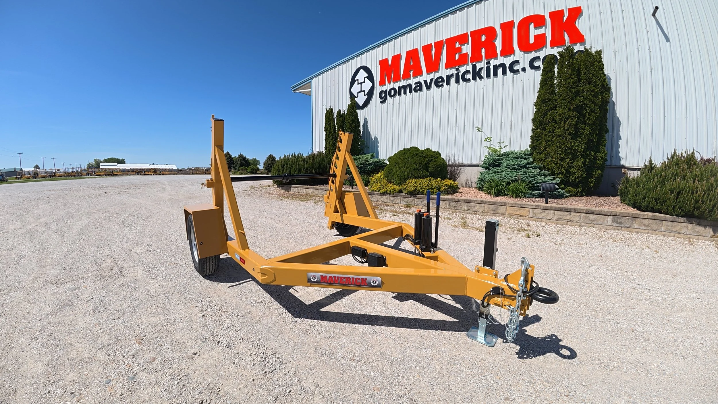 Single Reel Self Loading 7,000 lb. Axle Rated Trailer. From small fiber spools to large-diameter HDPE, PVC conduit, innerduct, and heavy electrical cable. Right front corner view.