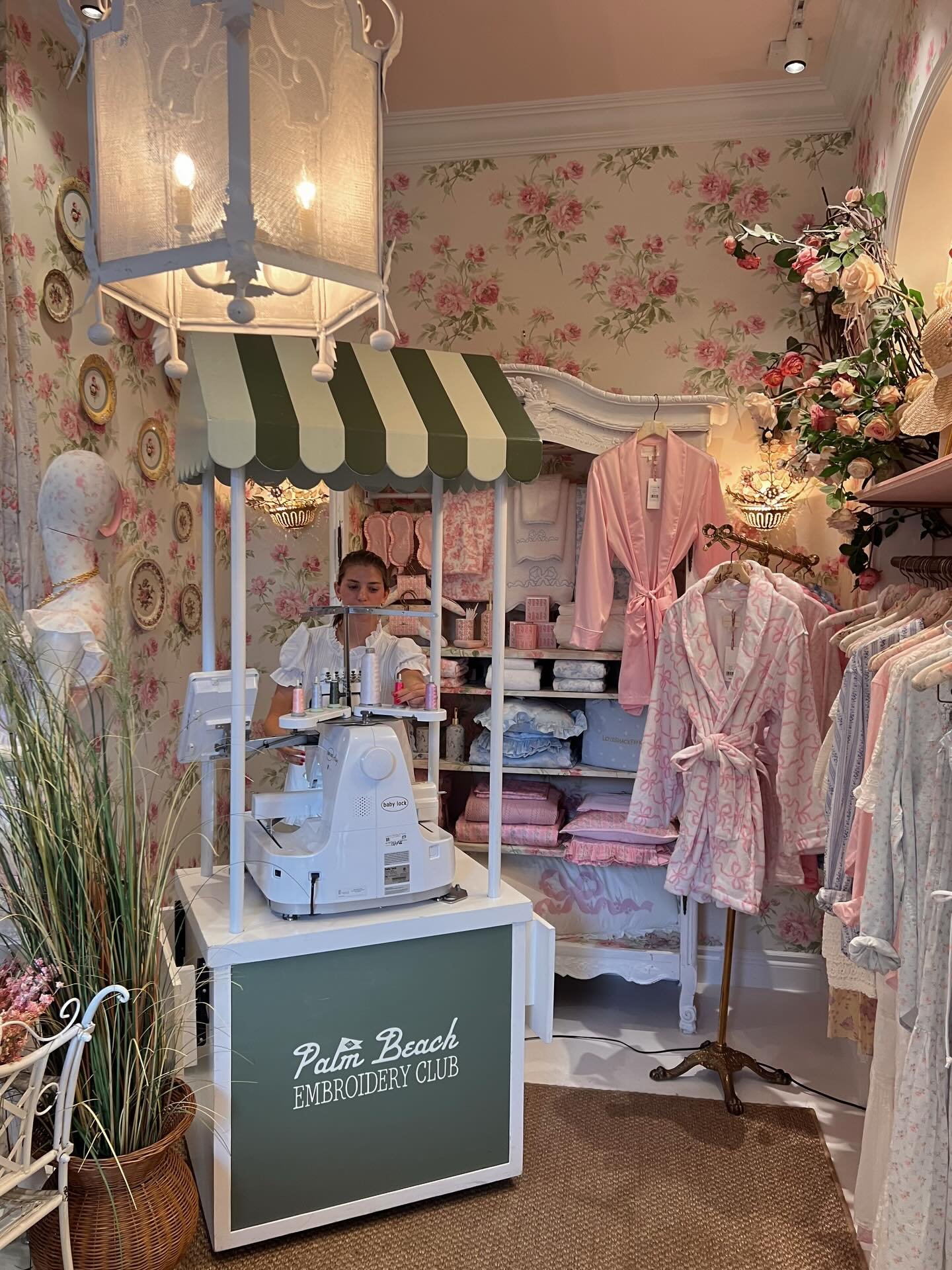 Spring has sprungeth!!!

@loveshackfancy 
@loveshackfancypalmbeach 
@theroyalpoincianaplaza