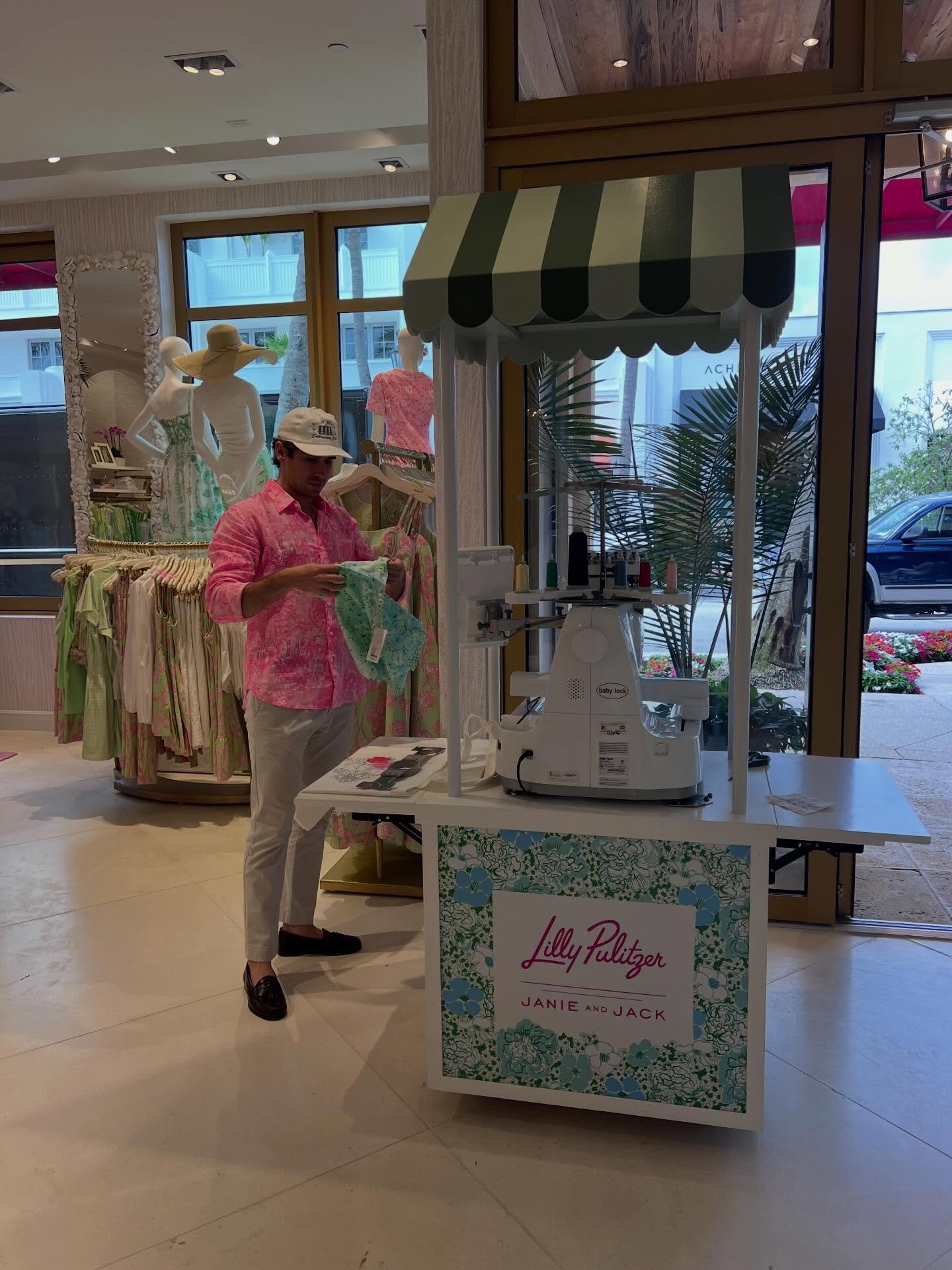 I don&rsquo;t often wear pink, but when I do, it&rsquo;s for @lillypulitzer 

@lillypulitzer 
@janieandjack