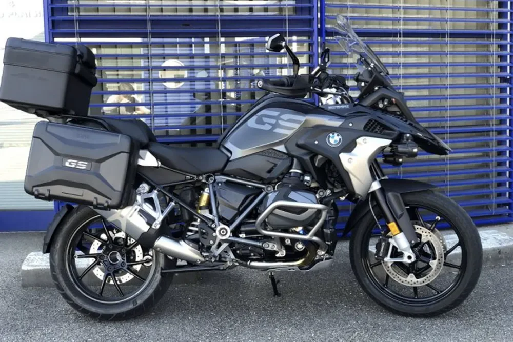 Choose your motorcycle hire in France