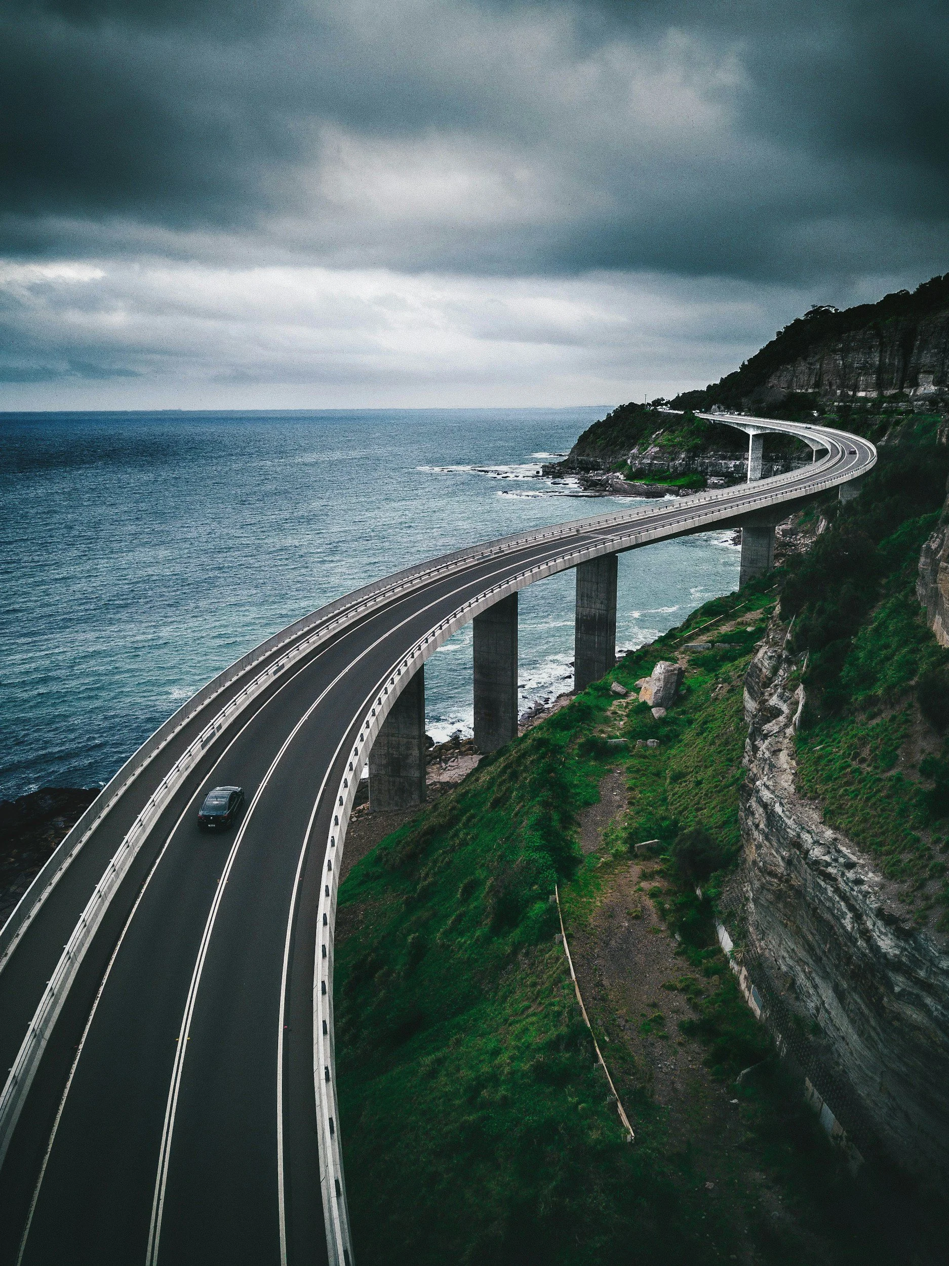 Structure vs. Flow in Creative Work