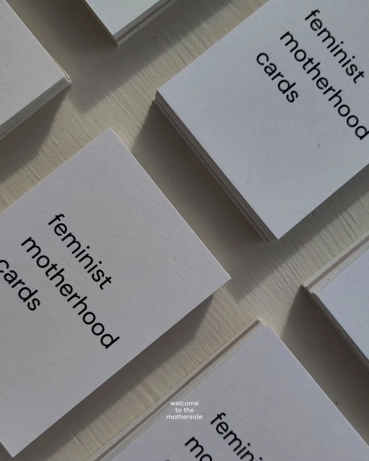 Diese Karten verstehen dich - sie tragen dich durch deine motherhood journey, geben dir Worte, wenn du selbst keine findest und validieren, was du f&uuml;hlst. Sie schaffen Raum, um Ver&auml;nderung nicht nur zuzulassen, sondern zu zelebrieren [Matre