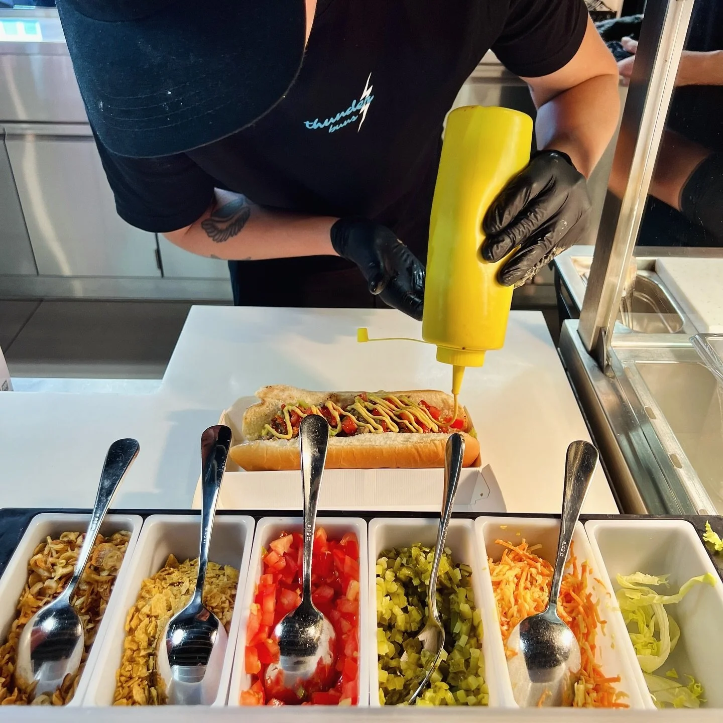 #StreetfoodCorner Flurstrasse 70 Z&uuml;rich every tuesday @thunderbuns_zh 👩&zwj;🍳👨&zwj;🍳🌭🌭
#buns #loadedfries