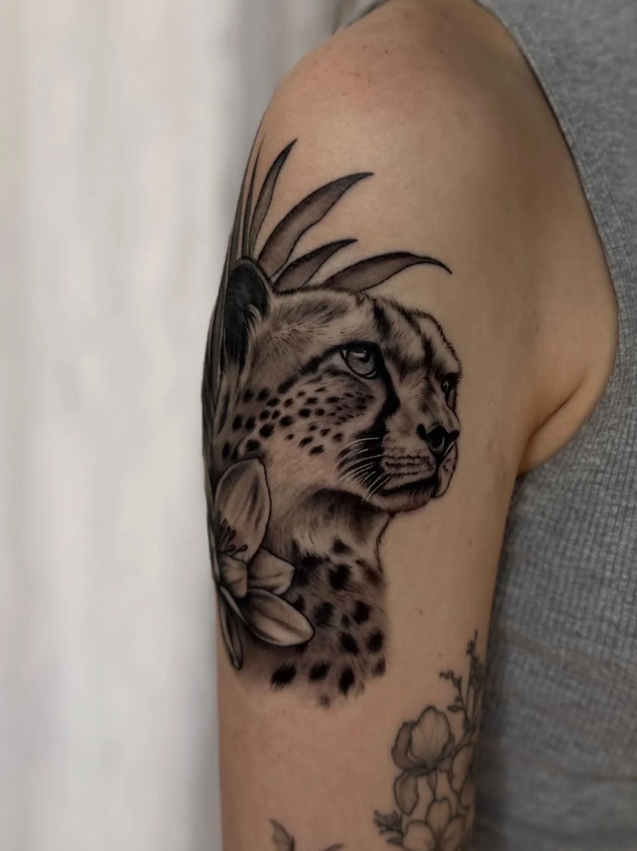 What kind of animal portrait would you get tattooed on you??
.
Booking for October 👻
.
📍 @electricpeachtattooco 
.
#cheetahtattoo #animalportraittattoo #blackandgreyrealism #murfreesborotattoo #murfreesborotattooartist #murfreesboro #tattoo #tattoo