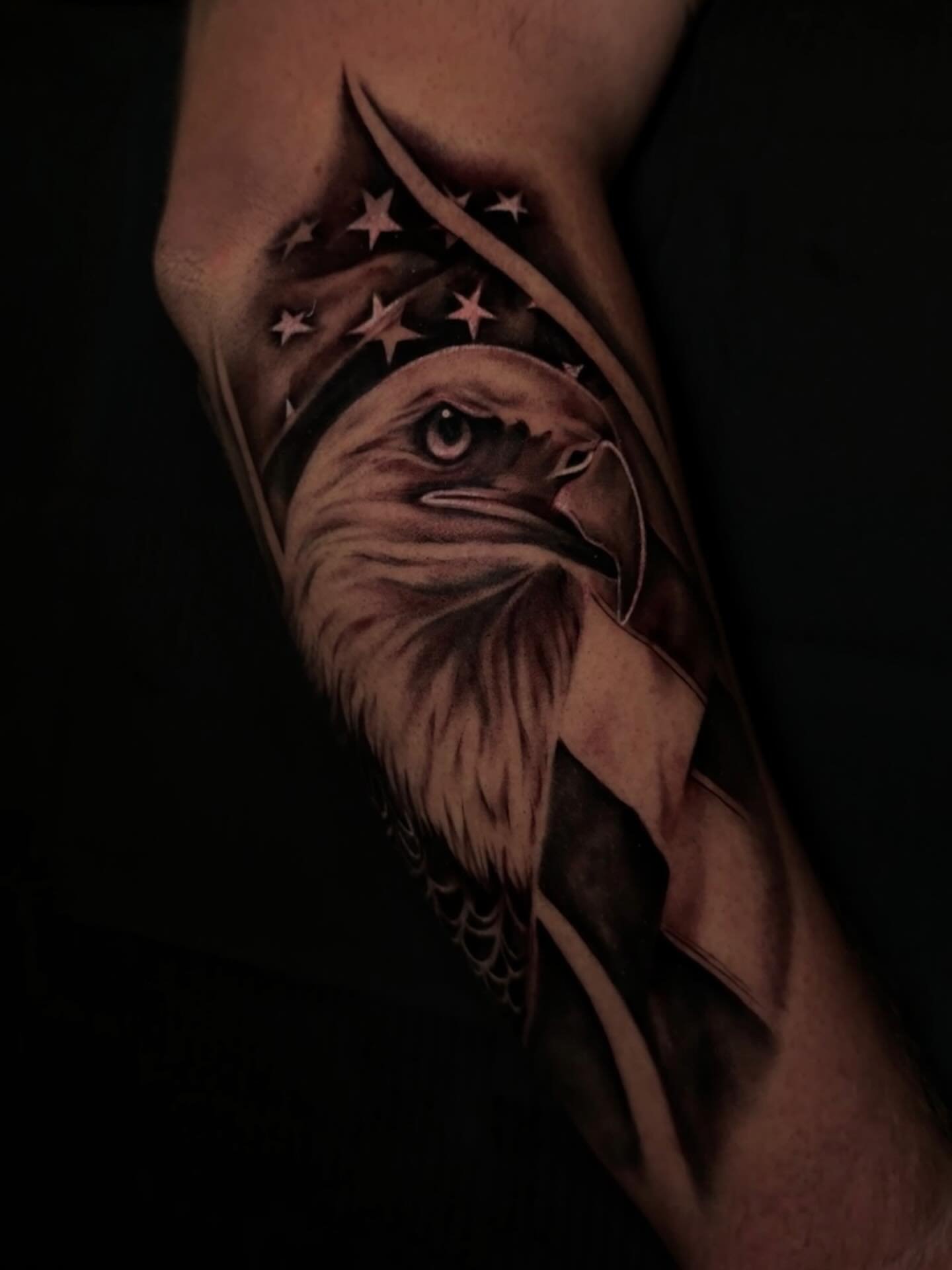 Tattooed this American Eagle &amp; this American flag&hellip;. in America 🇺🇸
.
Booking for July &amp; August &bull; DM me to book!
.
📍 @electricpeachtattooco 
.
#tattoo #eagletattoo #americanflag #american #fourthofjuly #eagle #americaneagle #4tho
