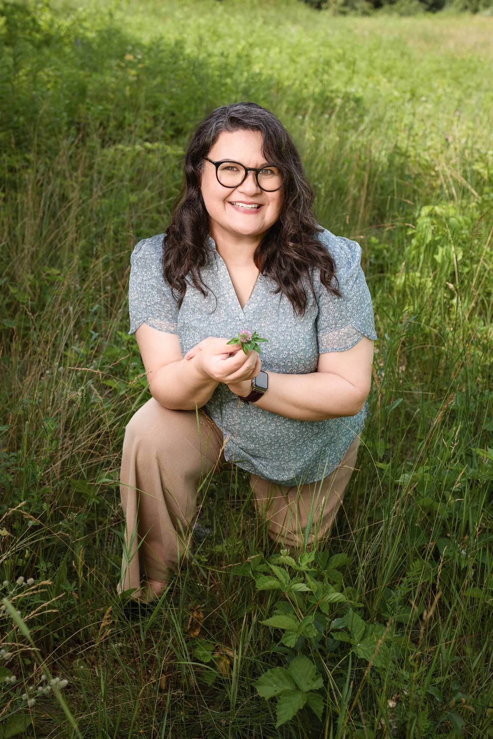 Professional Photo Woman in a Field