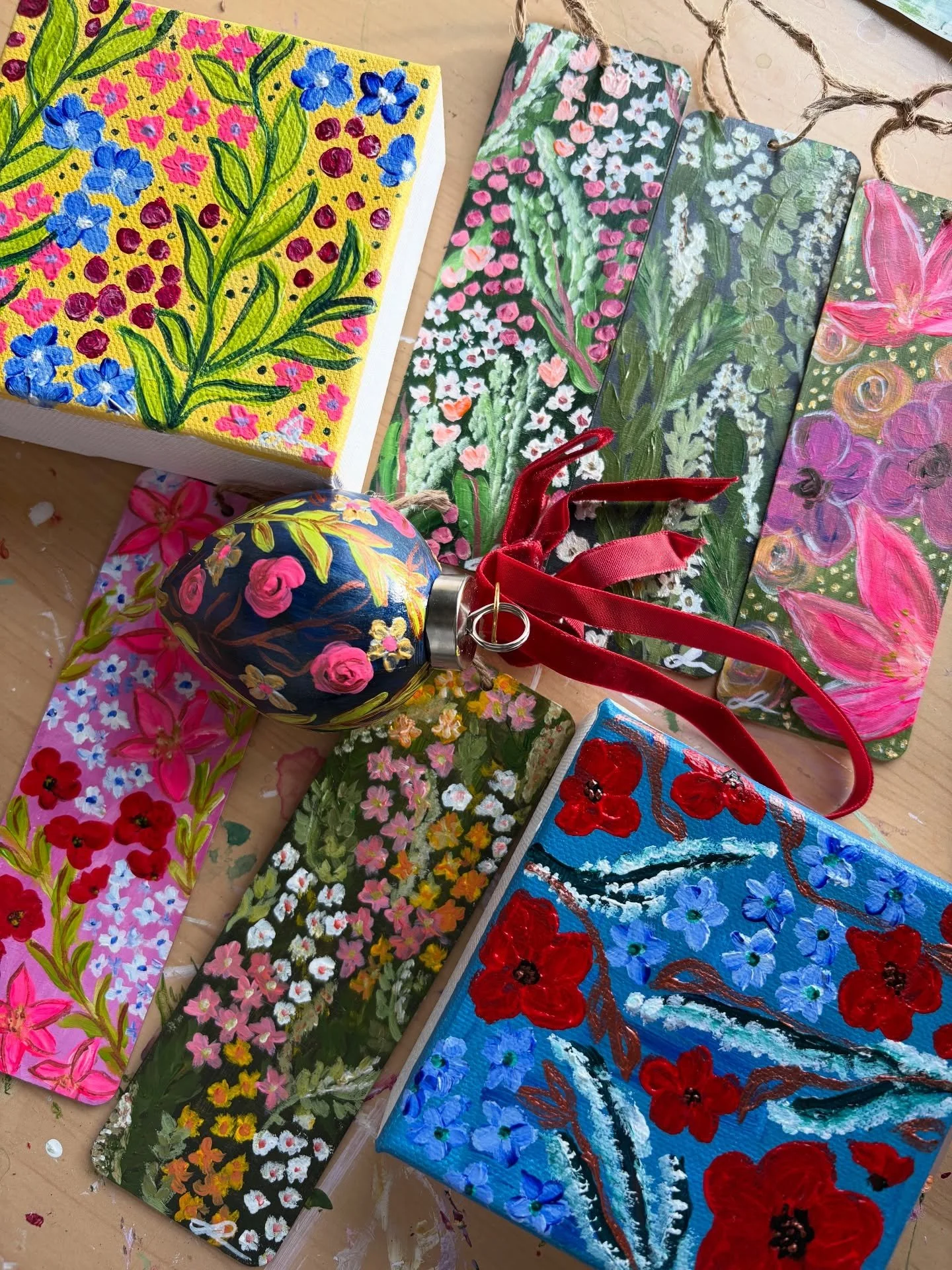 Last night after I worked on a few new bookmarks for my holiday market this weekend, I had some extra paint that I didn&rsquo;t want to waste. So I decided to something inspired by wildflowers and see if it would work out (2nd slide) and oh boy, was 