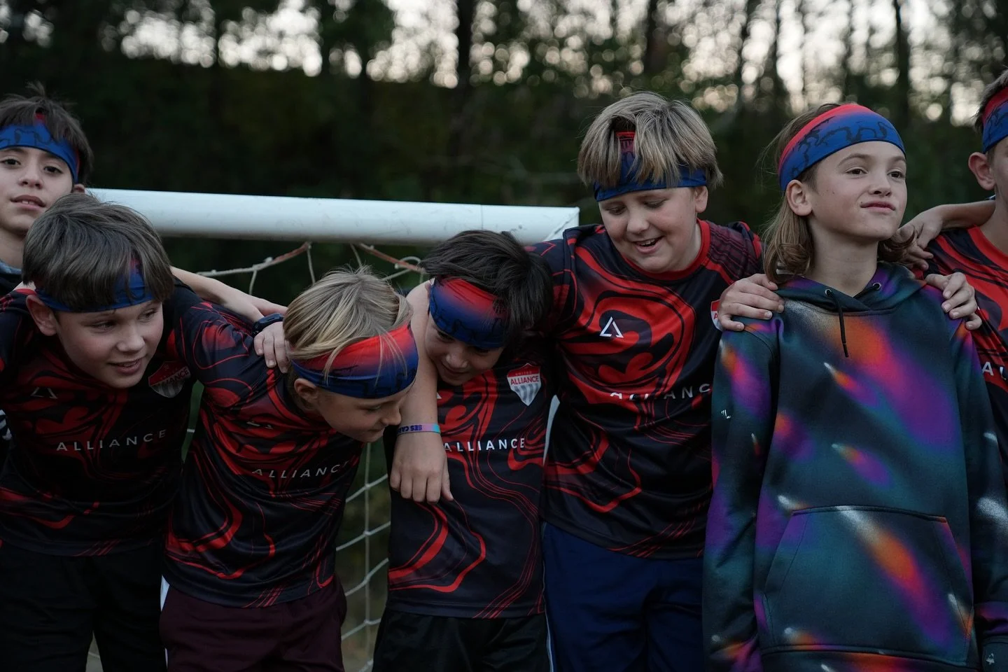 Identity built from the ground up. Visible from head to toe.
Inspired by the flow of the Tennessee River, this design ties community, identity, and place into one unified look.
Shoutout to Wayne from @playso279 for crafting the timeless headband that