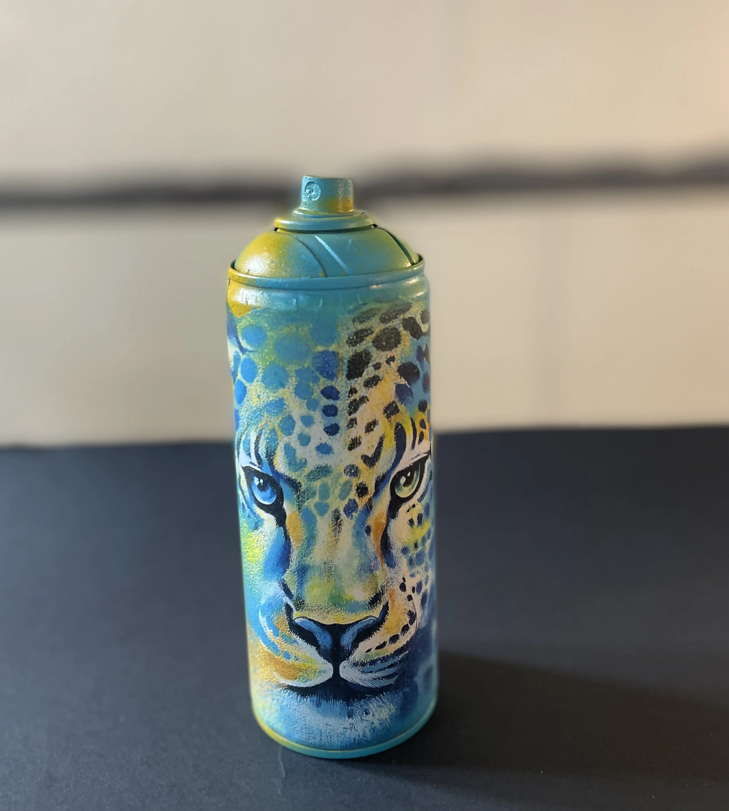 Bombe Street Art Léopard par Emyarts