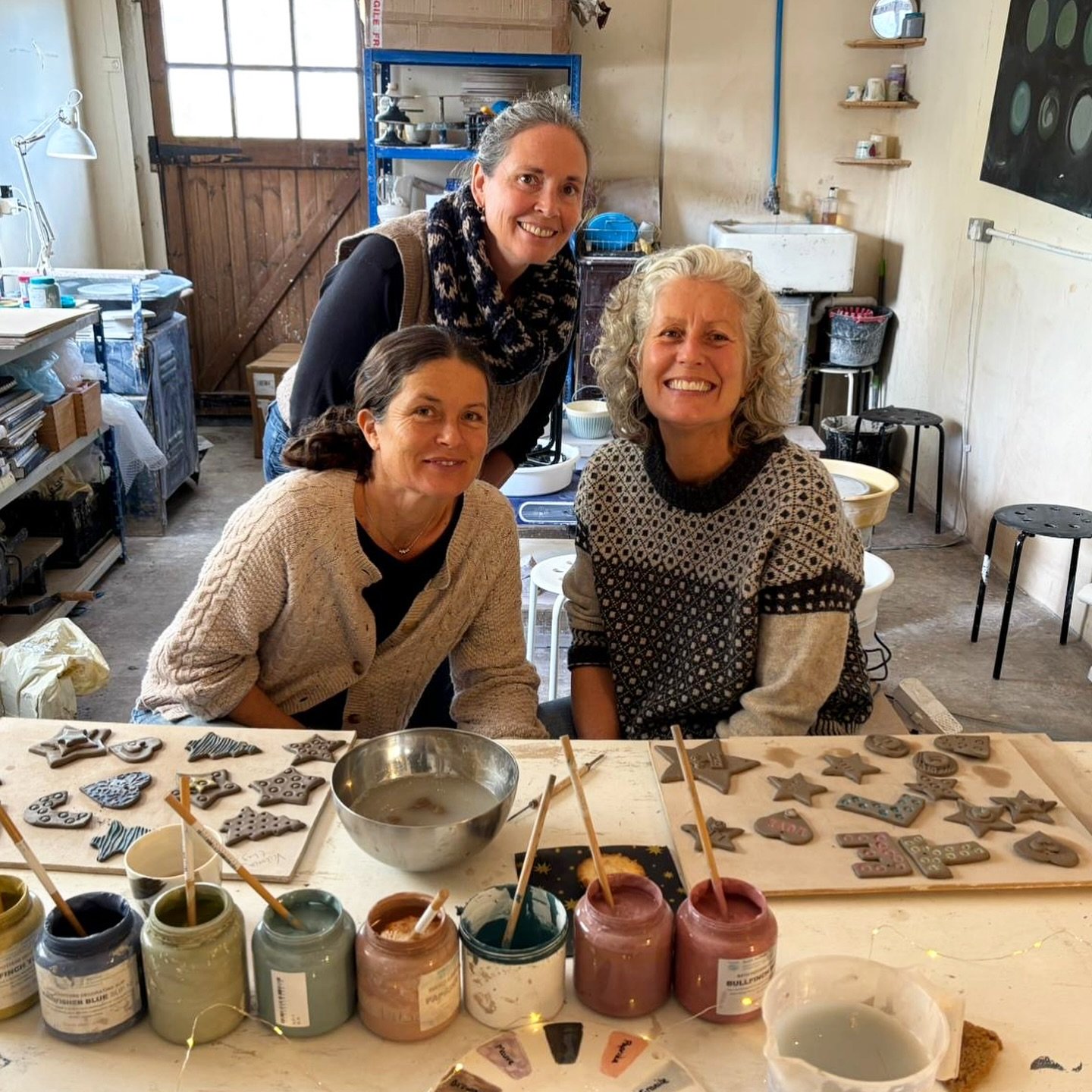 Remember we have Pottery Christmas Decoration Workshops coming up on the 15th, 21st and 5th Dec, book on my website! Mulled wine or apple juice and mince pies 🥧 yum. 
https://www.suzanne-king.com/christmas-workshops
#christmasdecorationworkshop #pot