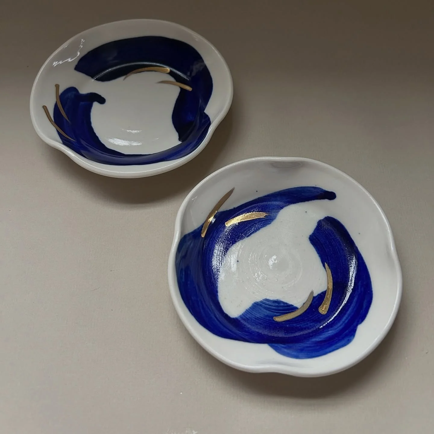 Mini porcelain jewellery plate &pound;15 
#jewellery #porcelain #colbalt #goldlustre #handthrown