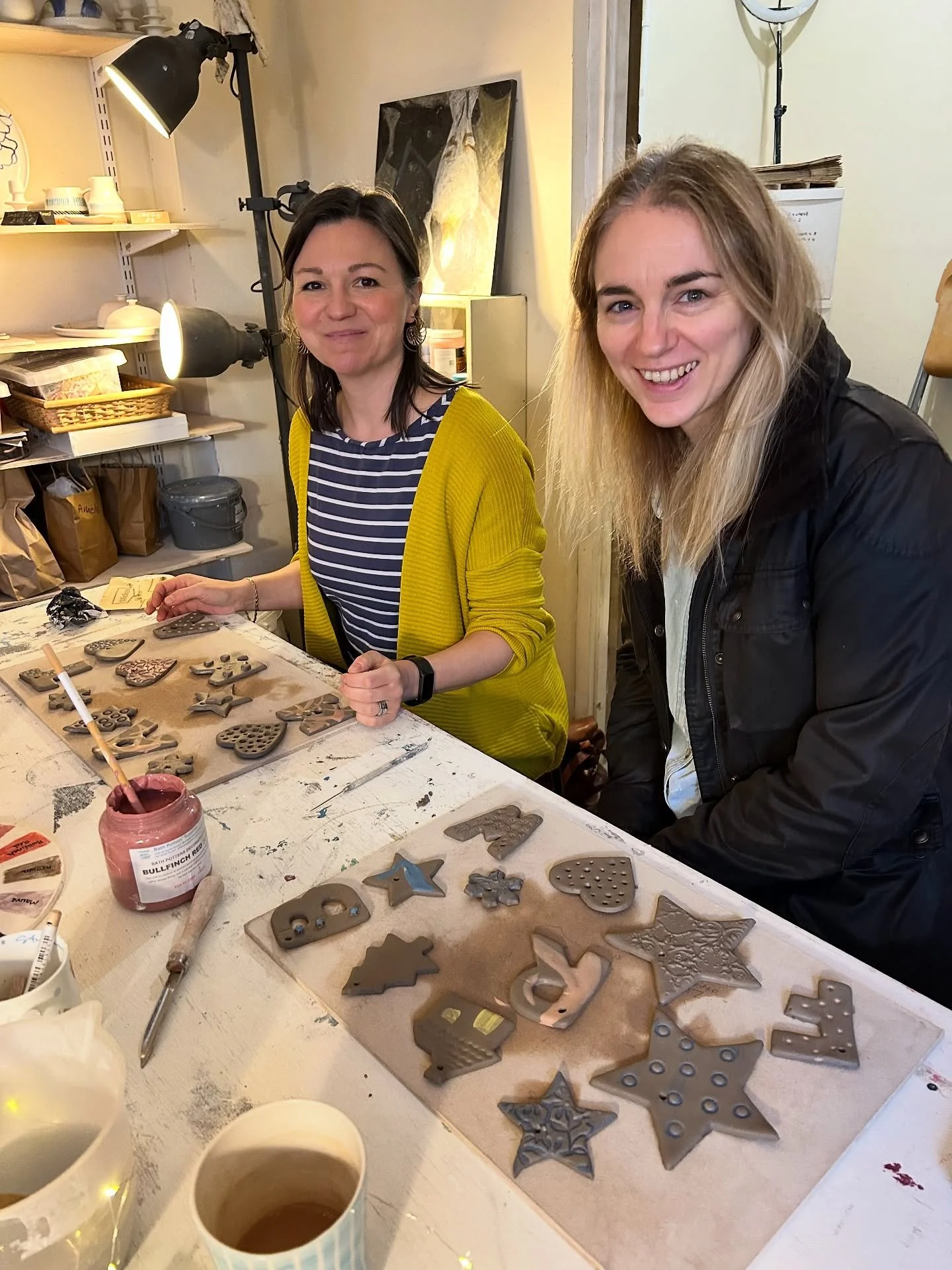 Fun making Christmas Decs this morning with mulled wine and mince pies 🥧 😋
