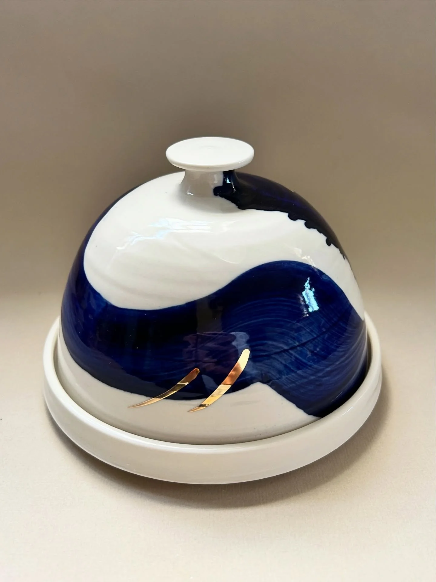 Last Butter Dome on my website who is going to snap this one up before Christmas 🎄 
#butterdome #largebutterdish