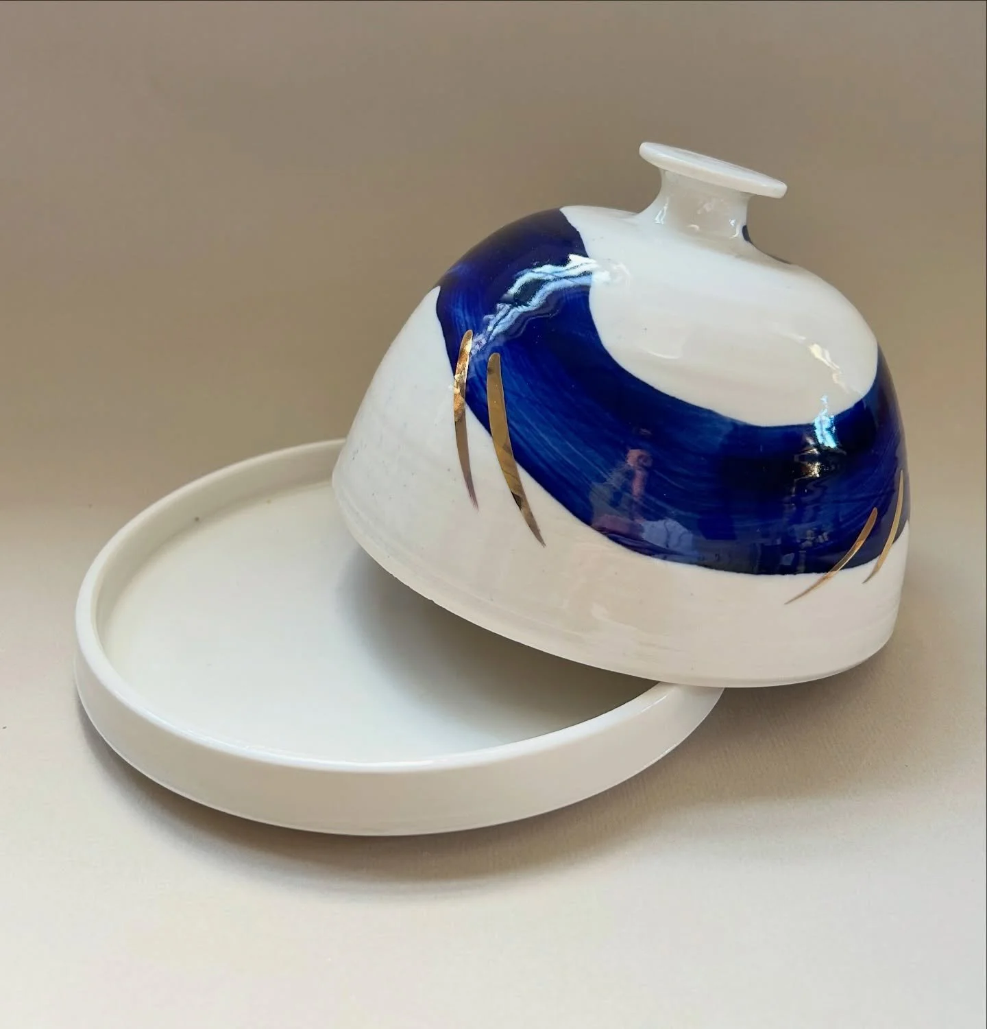 New butter dishes coming soon in March. Everything is taking so long to dry in the pottery at the moment so hoping to get new pieces done ready for spring!
#spring #butterdish #potterybutterdish