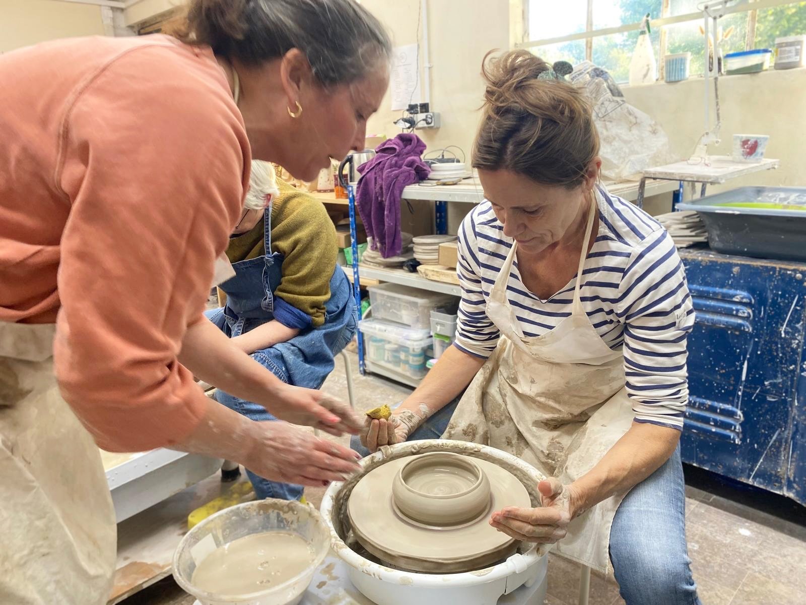 Learning in a community can&rsquo;t be underestimated. We are always here to help guide and encourage so that you can grow slowly with confidence.
#learningpottery #throwingonthewheel #claypots