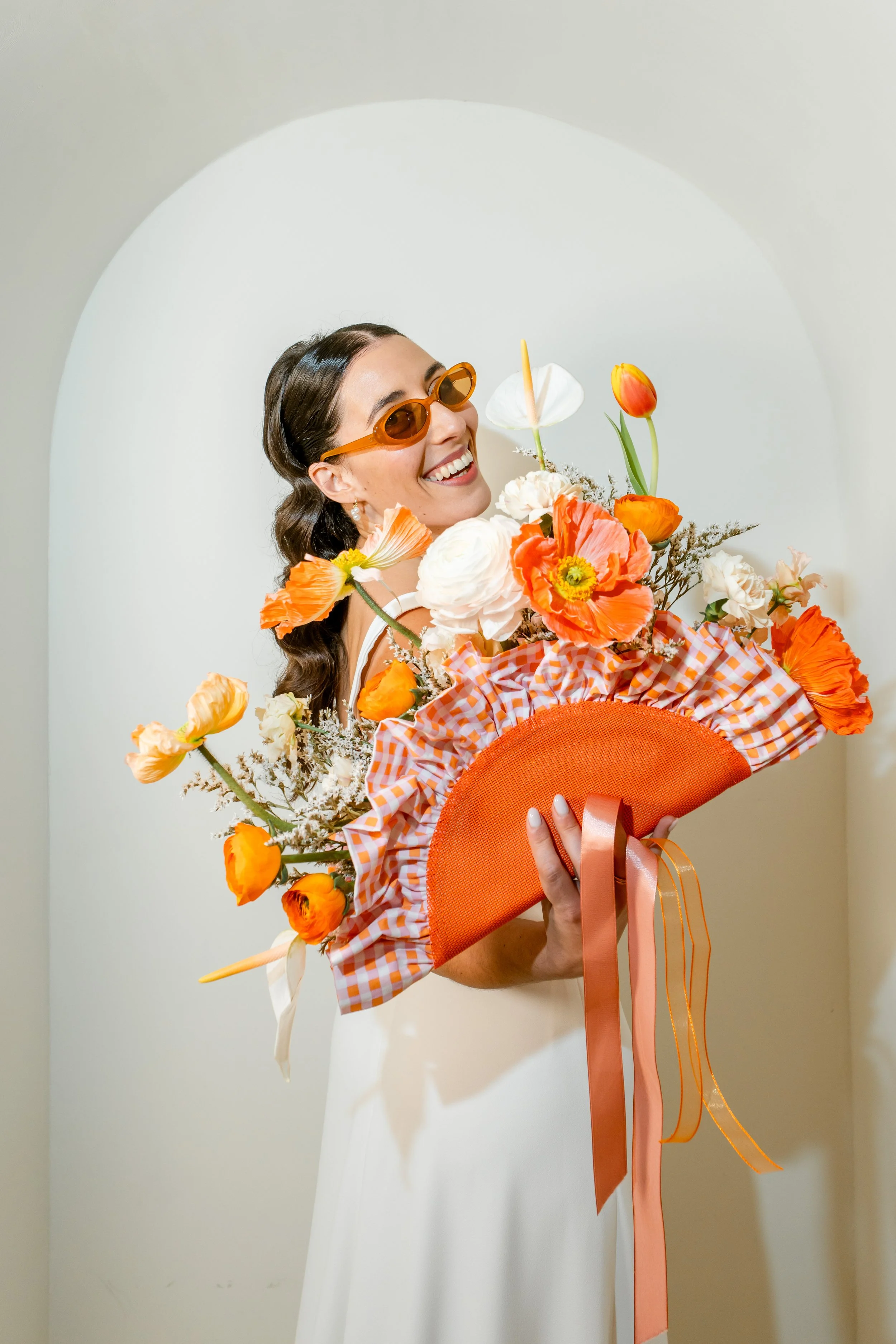 La pochette fleurie : l’alternative au bouquet pour la mariée qui ose