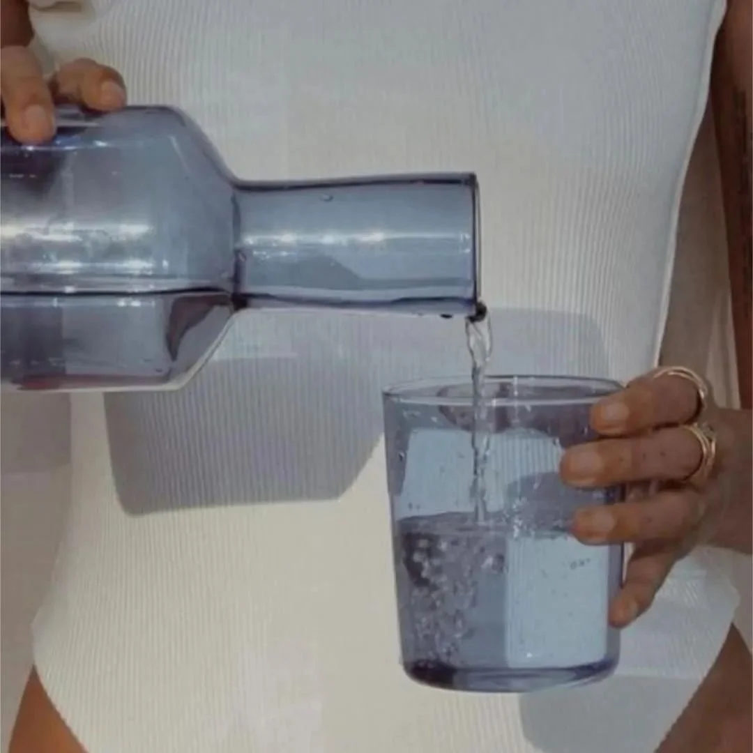 Here's your sign to drink more water 💧
&bull; 
&bull;
&bull;
&bull;
Hydration is crucial from the moment we wake up and room- temperature water is ideal. Sufficient water intake jumpstarts our metabolism, aids digestion, and eliminates toxins, effec