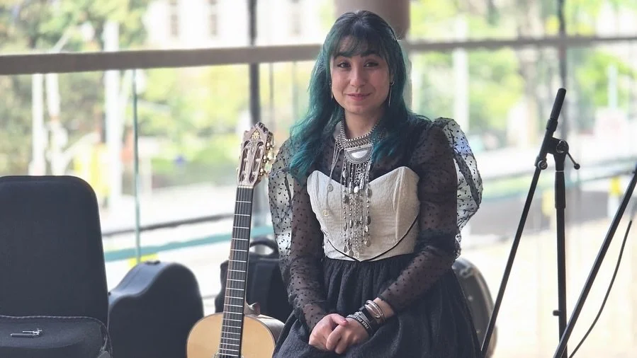 طارق قالي انو قعدتي مؤدبة ❤️😂
شكرا @tarek.ghriri.guitarist  عالصور اللطيفه .
Had fun at Canadian Oprah house this morning 💚🤝