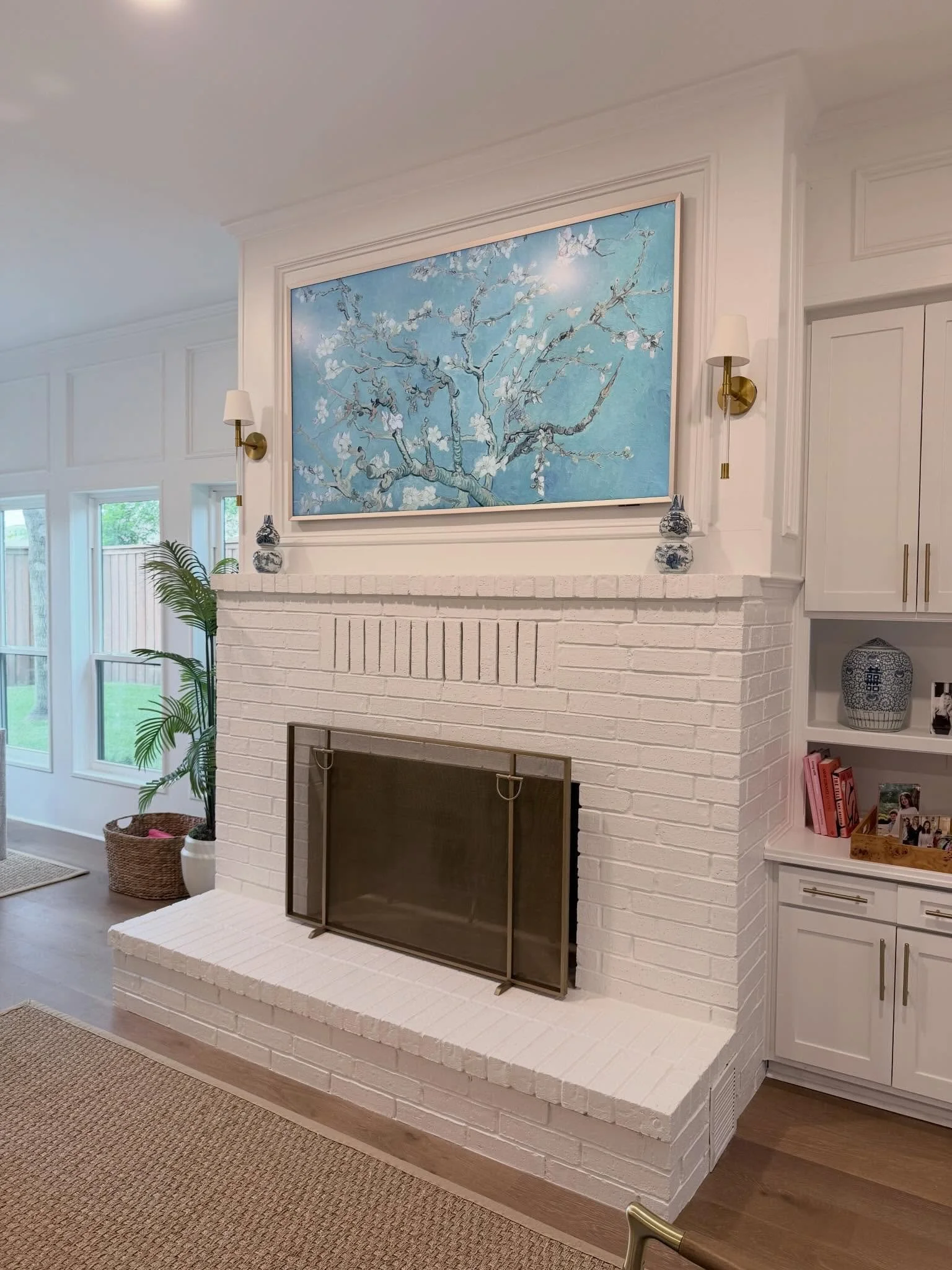 Same fireplace&hellip; just a slight upgrade!

We softened the brick, added trim detail, and kept it light + classic so the whole room feels brighter and more intentional. 

#vkinteriors #girlcontractor #updatelh