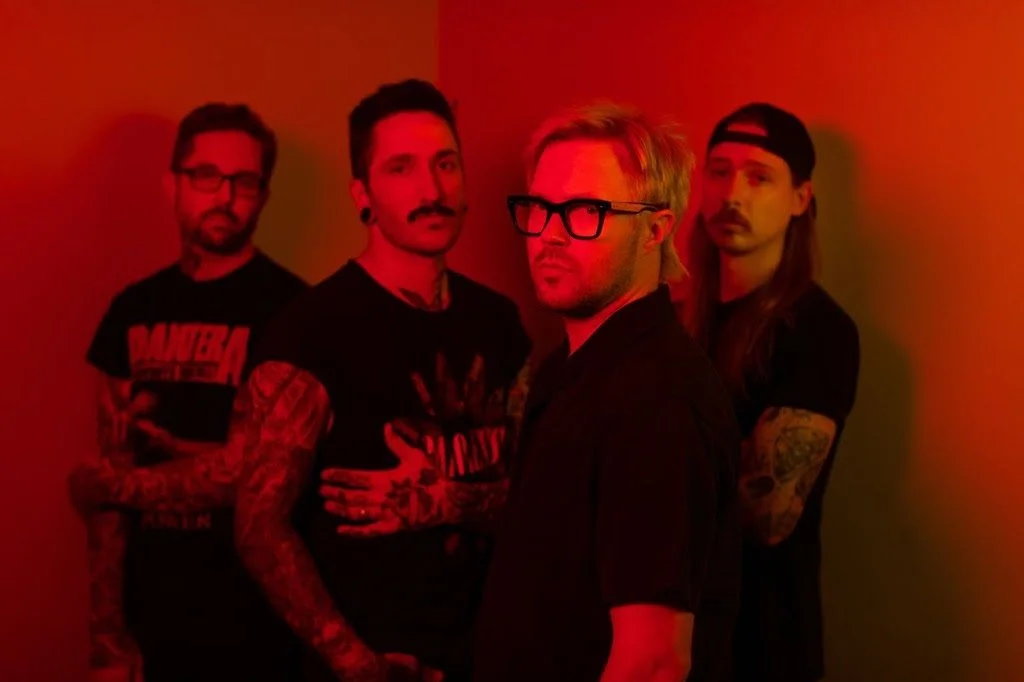 Keith Wallen shares music video for “Us against the world”