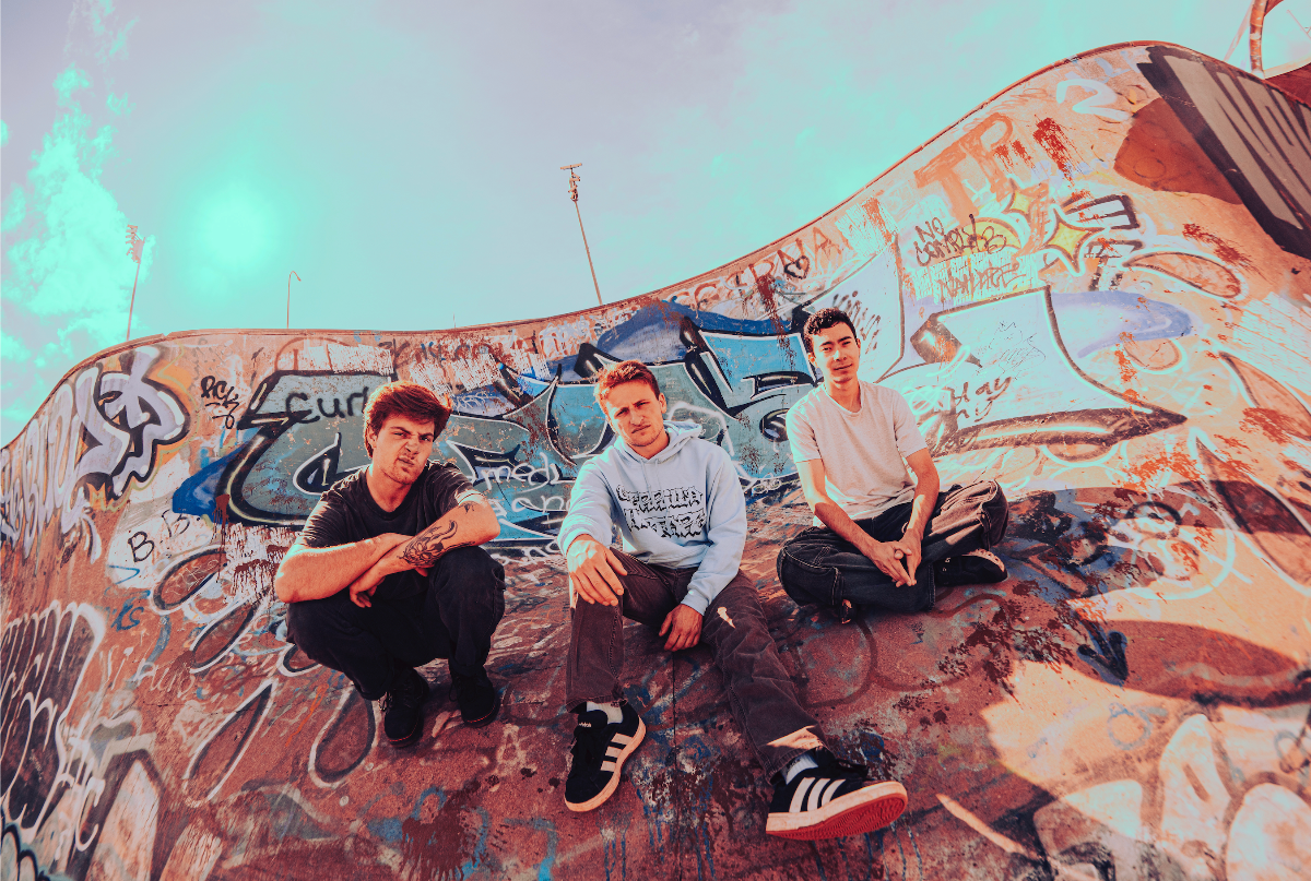 SILLY GOOSE DISTURBS THE “NEIGHBORS” WITH LATEST SINGLE